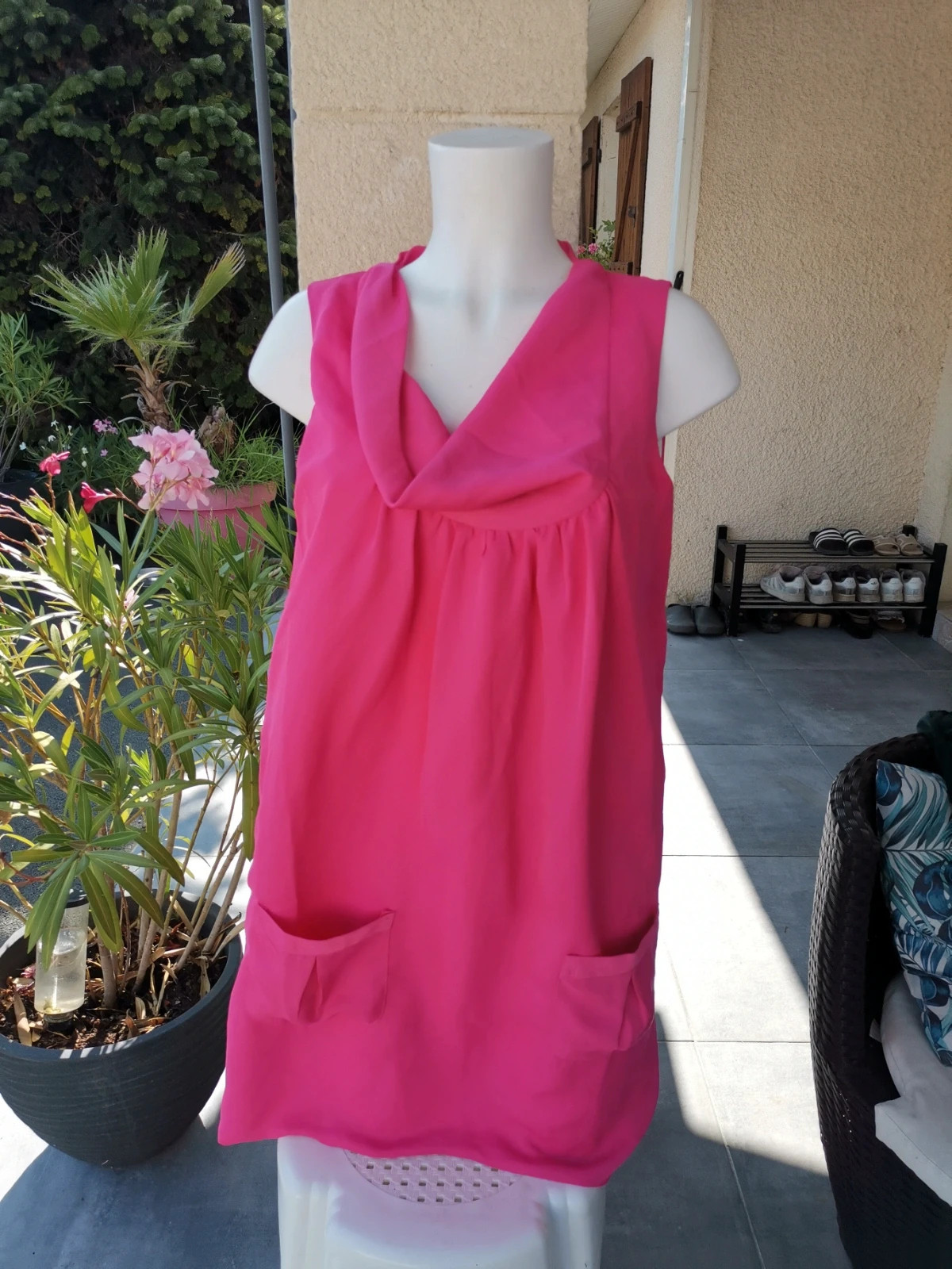 Très belle robe taille M texto rose fluide