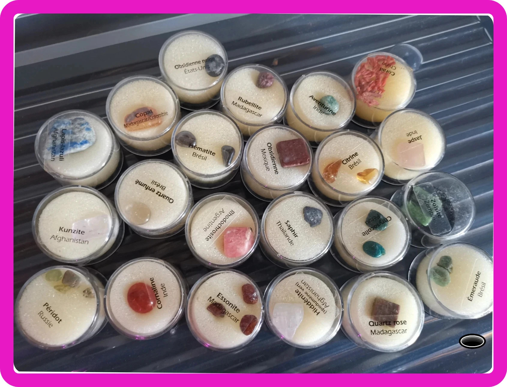 Collection de pierre dans leur écrin avec nom sur chaque coffret – Diverse 4