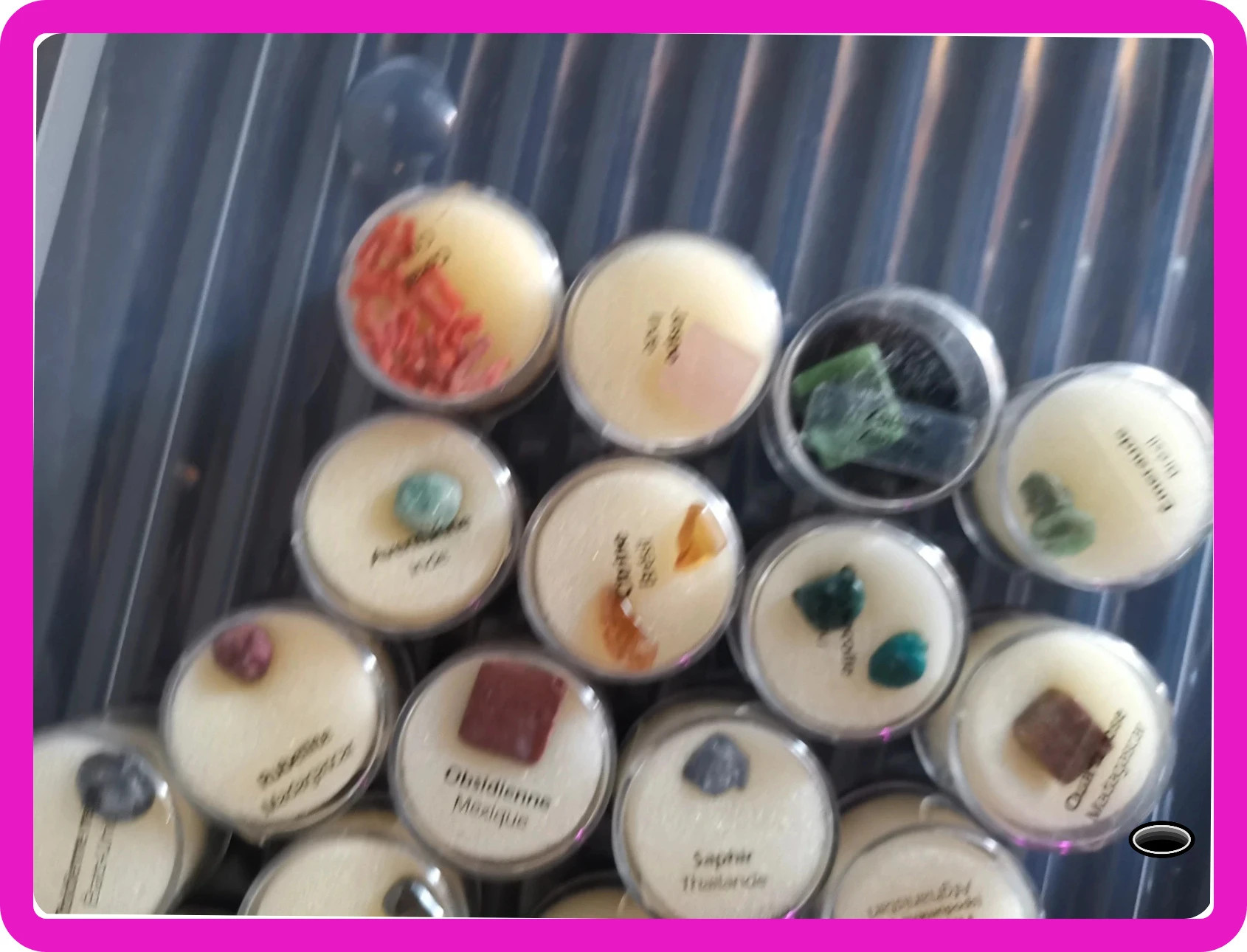 Collection de pierre dans leur écrin avec nom sur chaque coffret – Diverse 3
