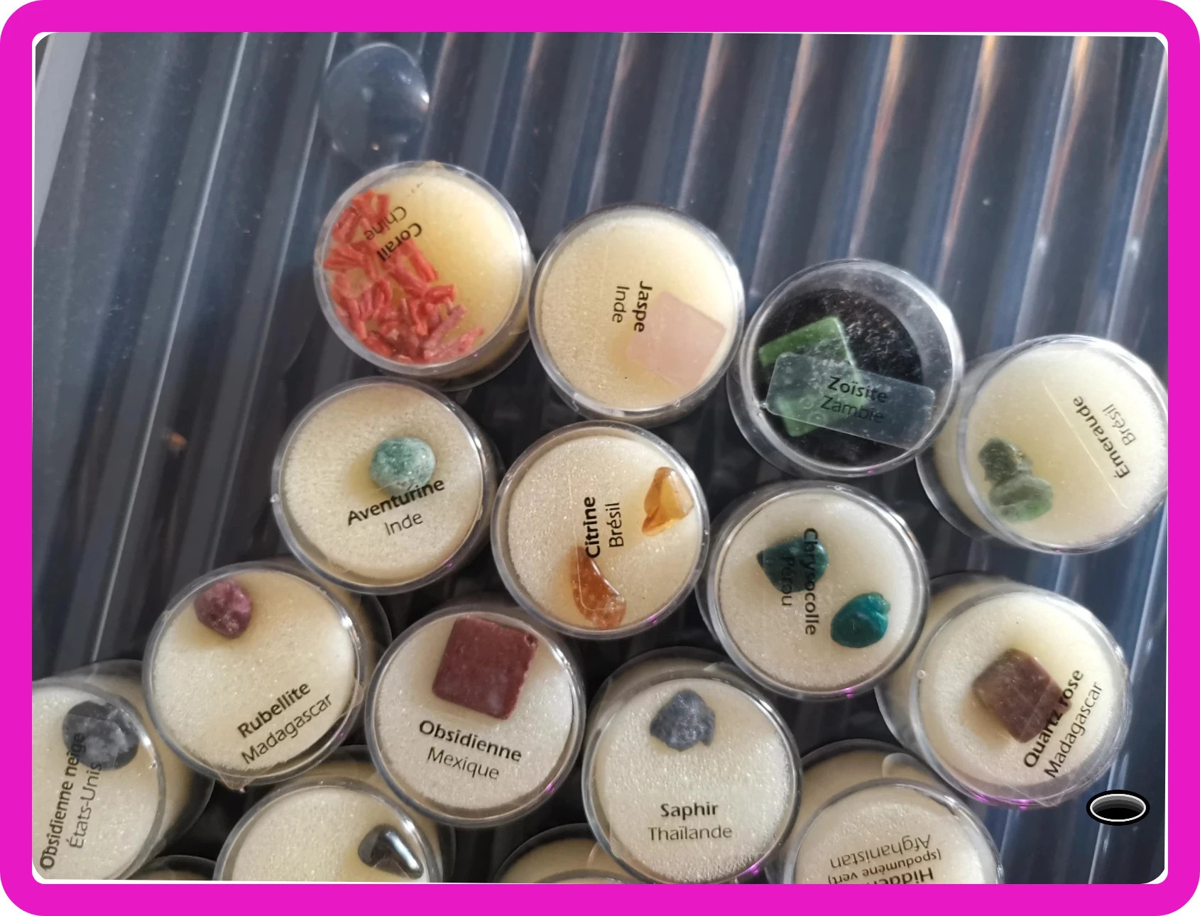Collection de pierre dans leur écrin avec nom sur chaque coffret – Diverse 5