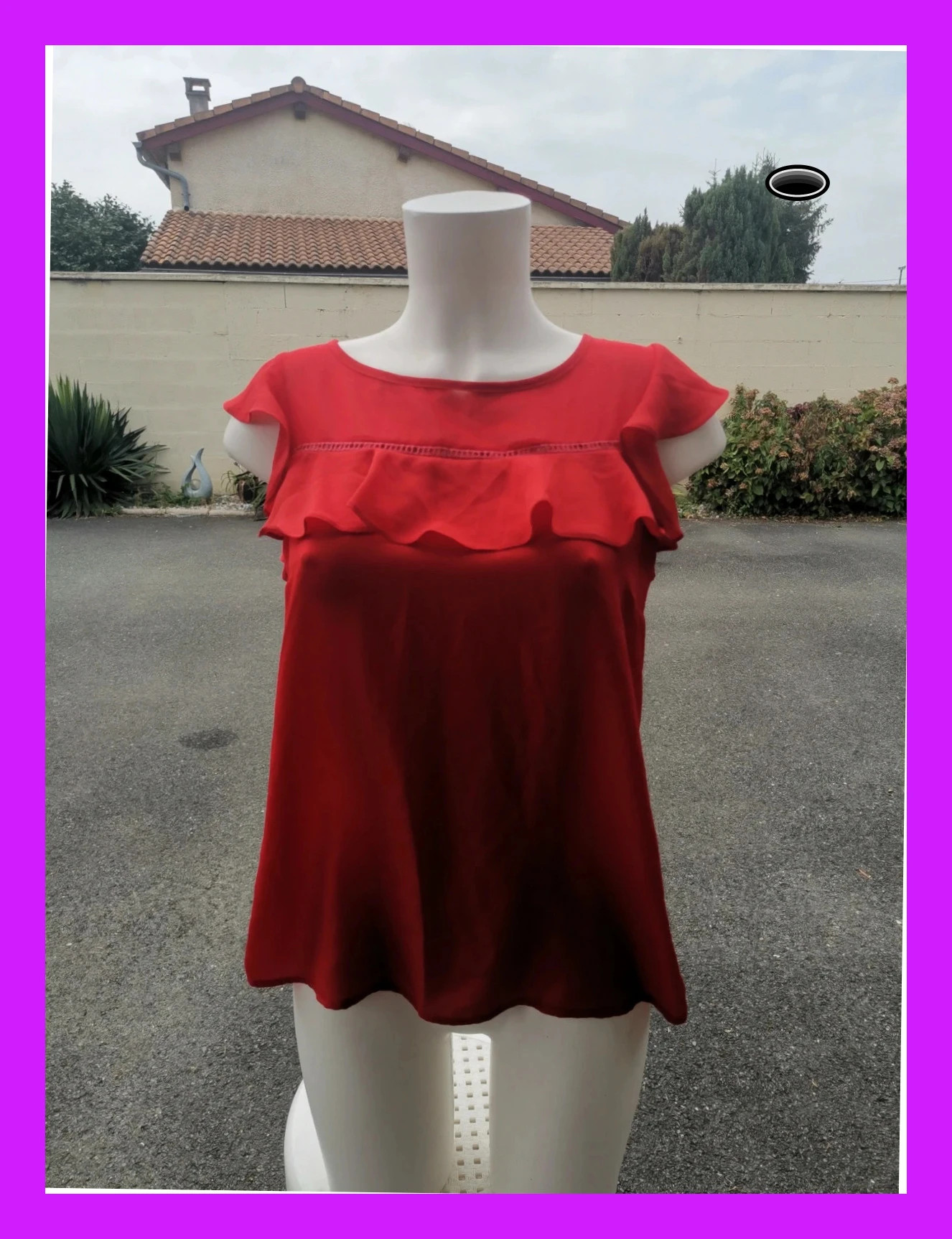 Très jolie haut rouge taille 36