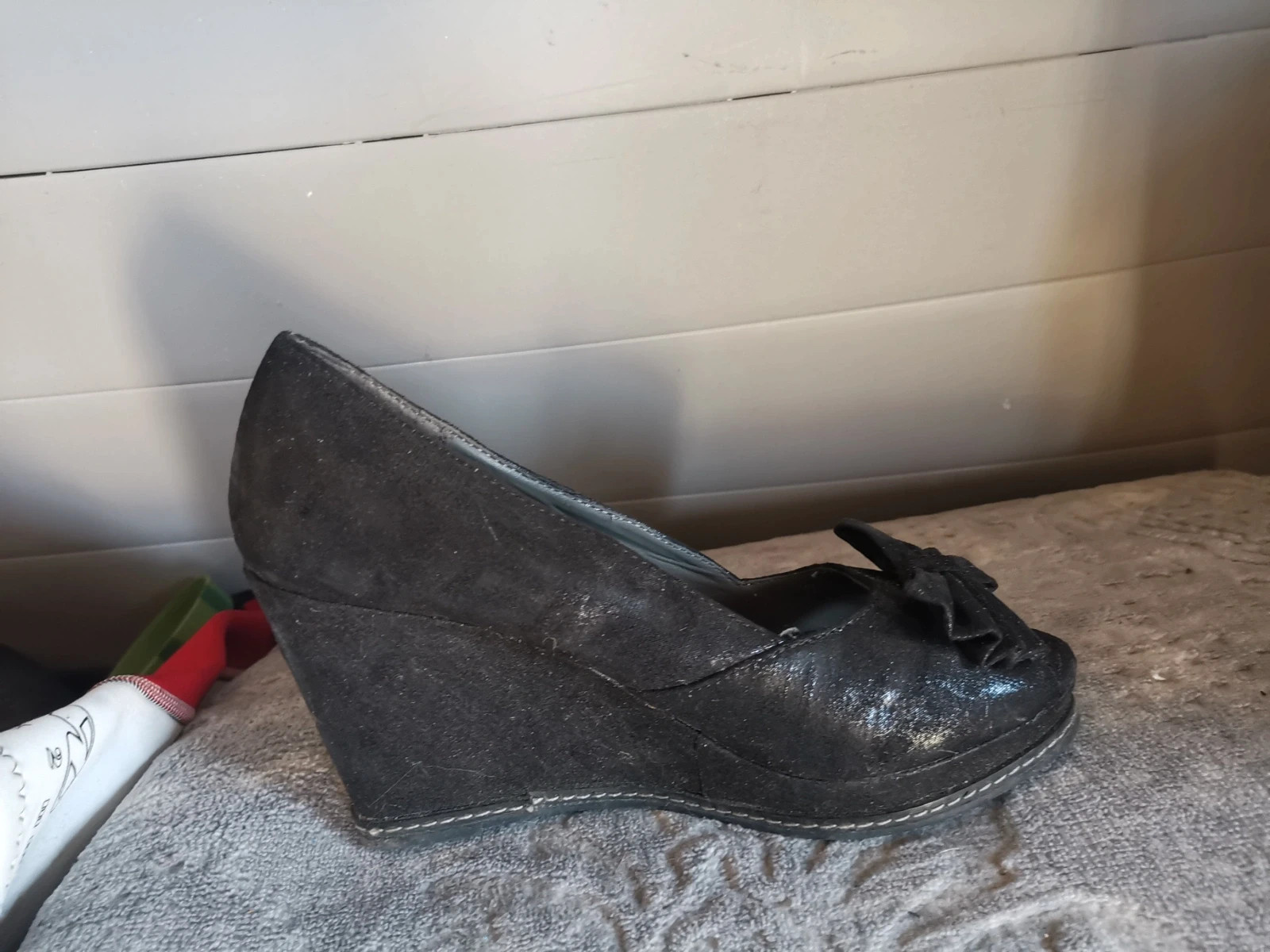 Très belle compense noir closers taille 39Très belle compense noir closers taille 39