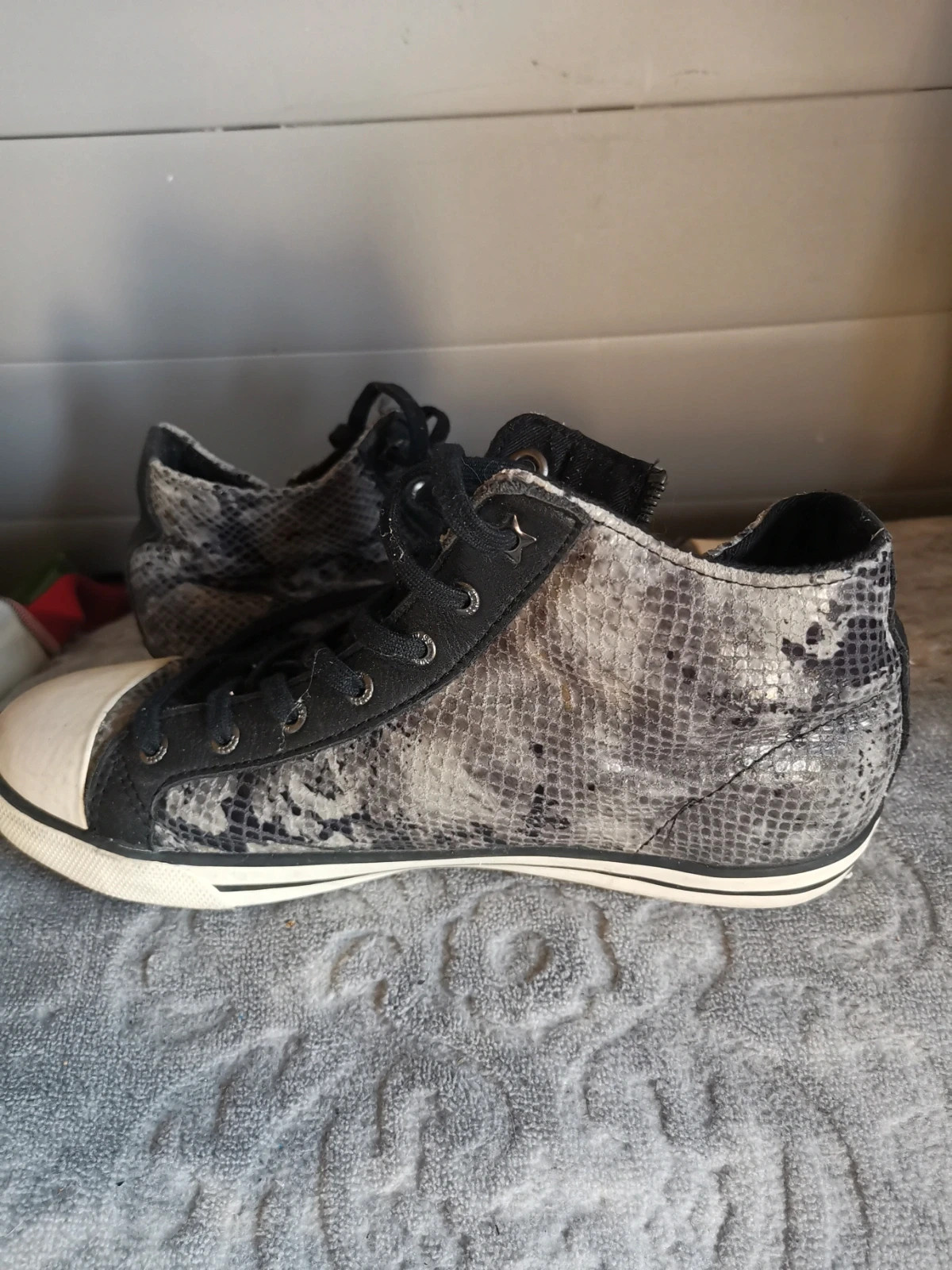Basket montante guess taille 40