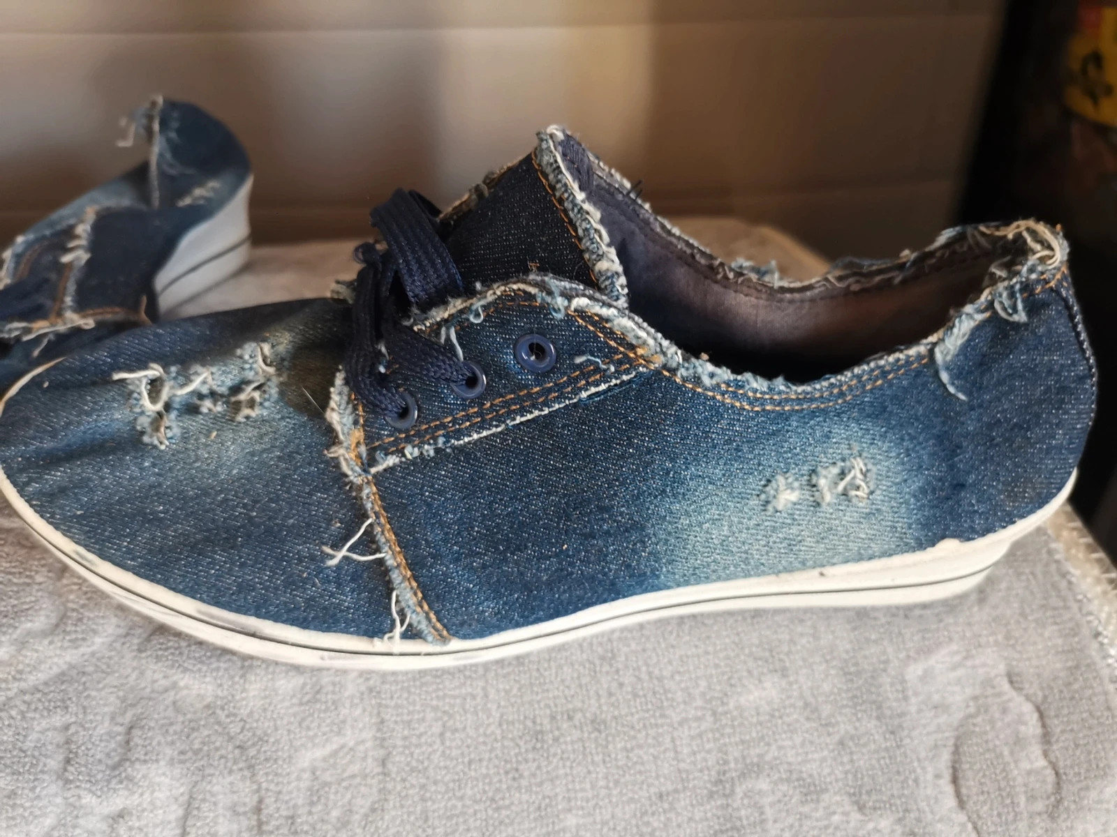Basket en jean taille 41 très stylé