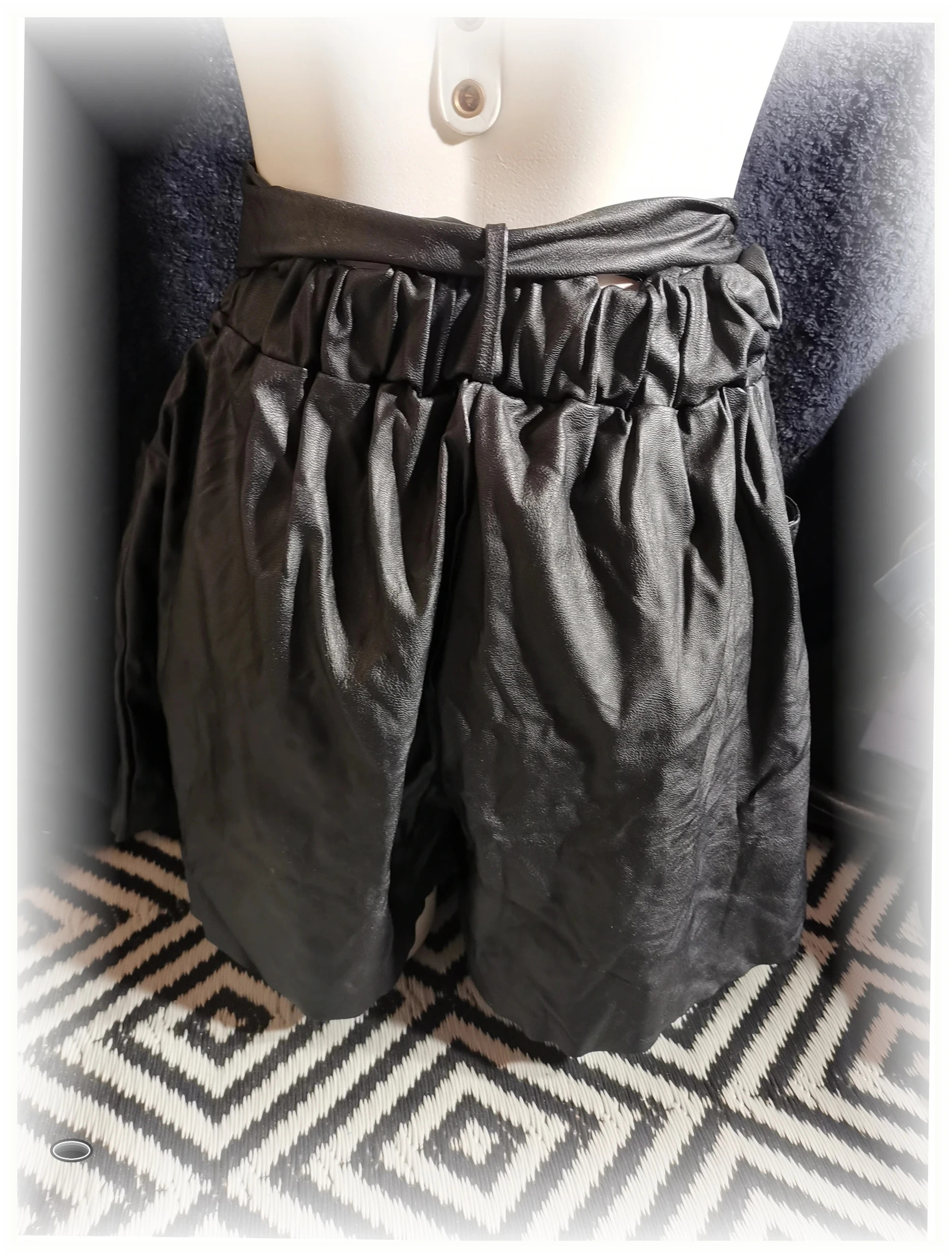jupe short taille s simili cuir neuf actuelle – Actuelle – taille S / 36 / 8 4