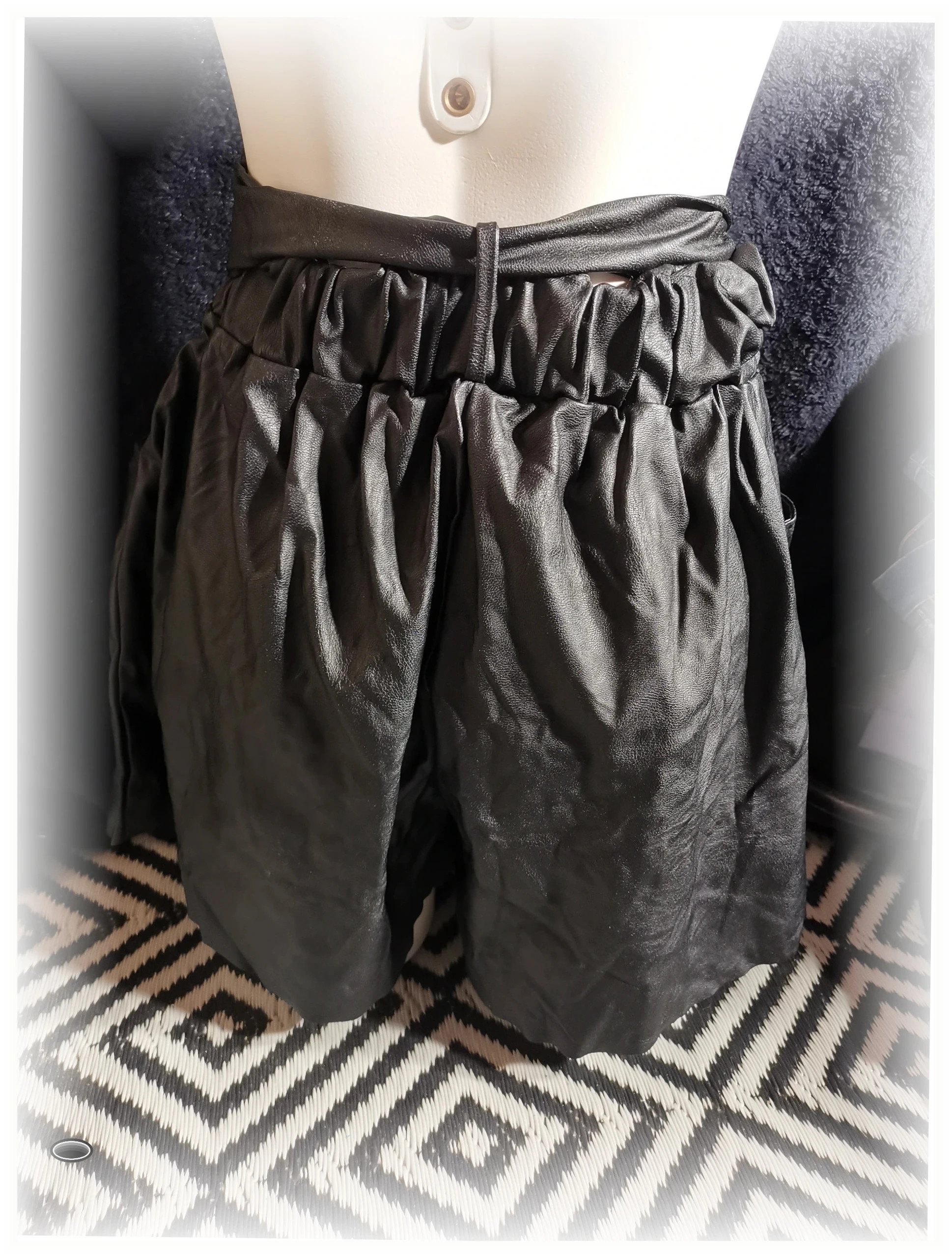 jupe short taille s simili cuir neuf actuelle – Actuelle – taille S / 36 / 8 5