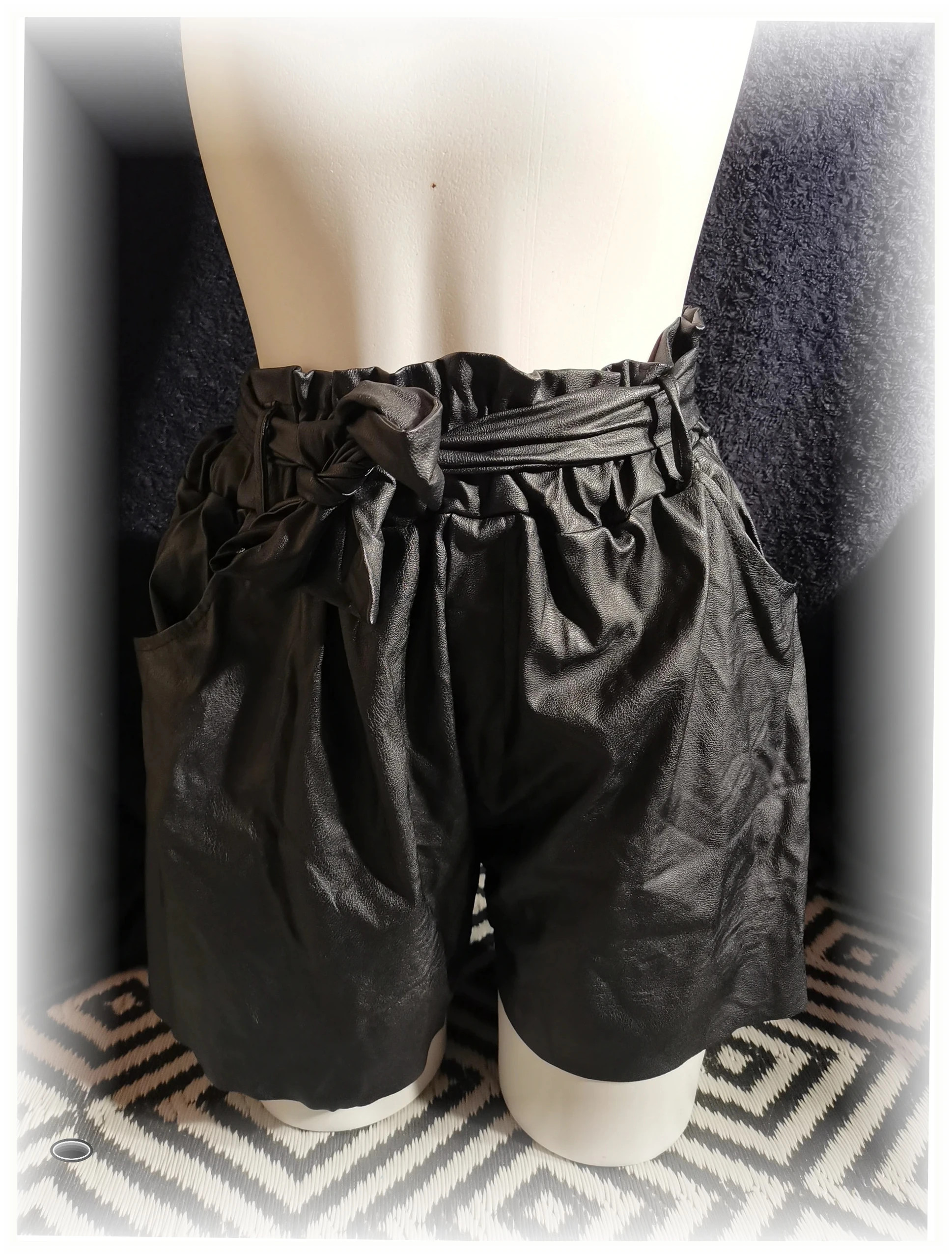 jupe short taille s simili cuir neuf actuelle