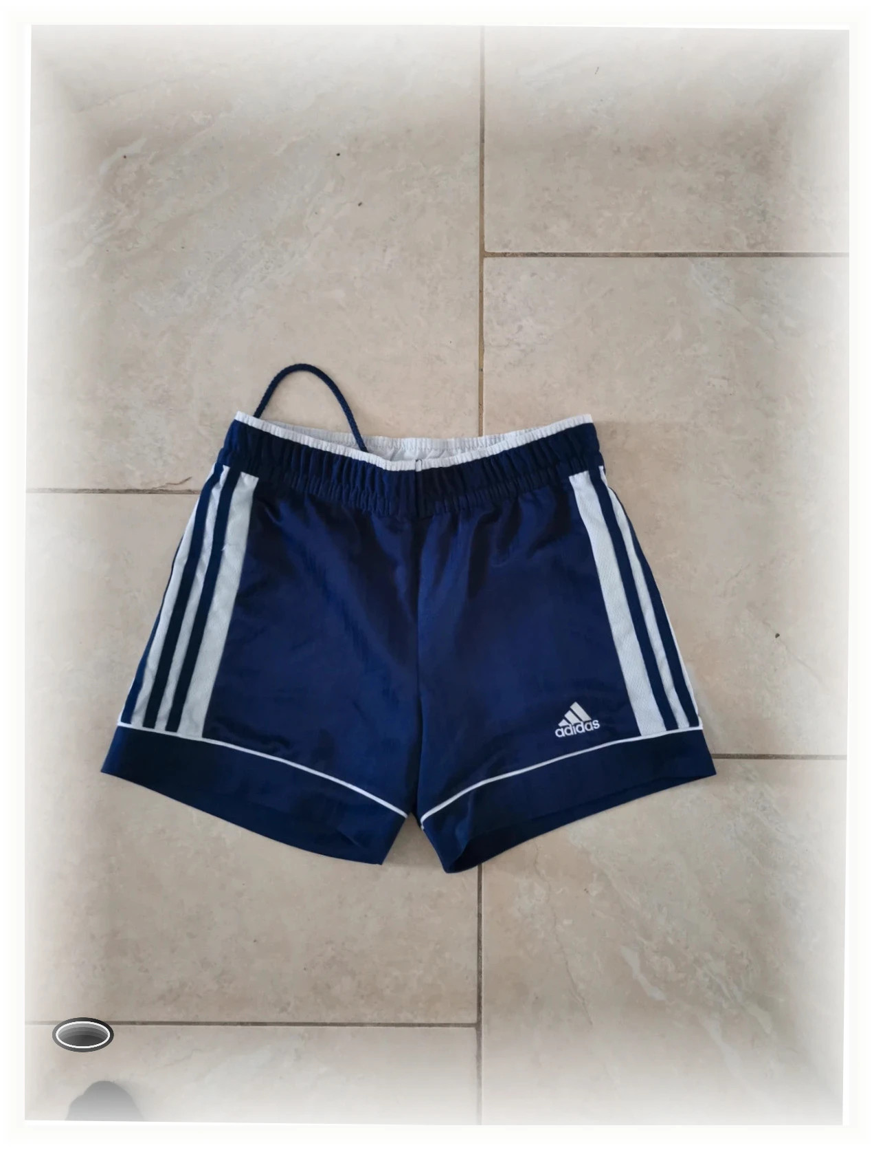 Short Adidas taille 12 ans