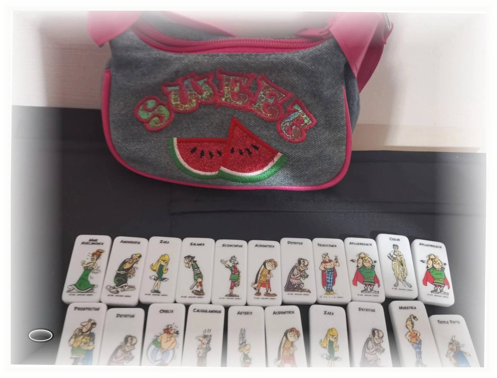 Lot dominos vintage Asterix avec de et petit sac en plus – JEU 4