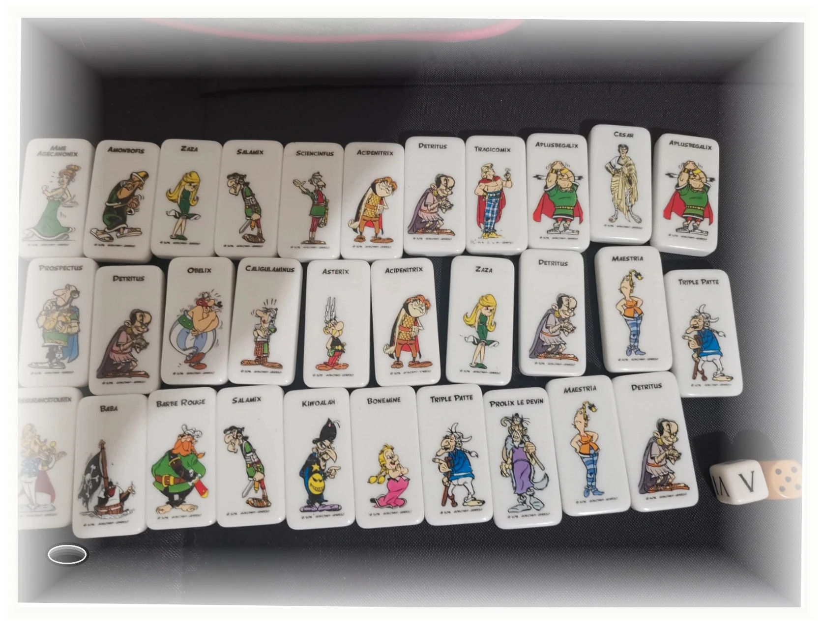 Lot dominos vintage Asterix avec de et petit sac en plus – JEU 5
