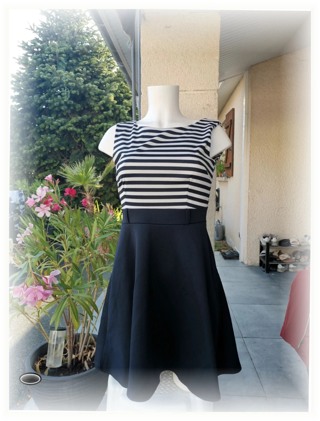 Très belle robe taille s bleu marine blanc rayé