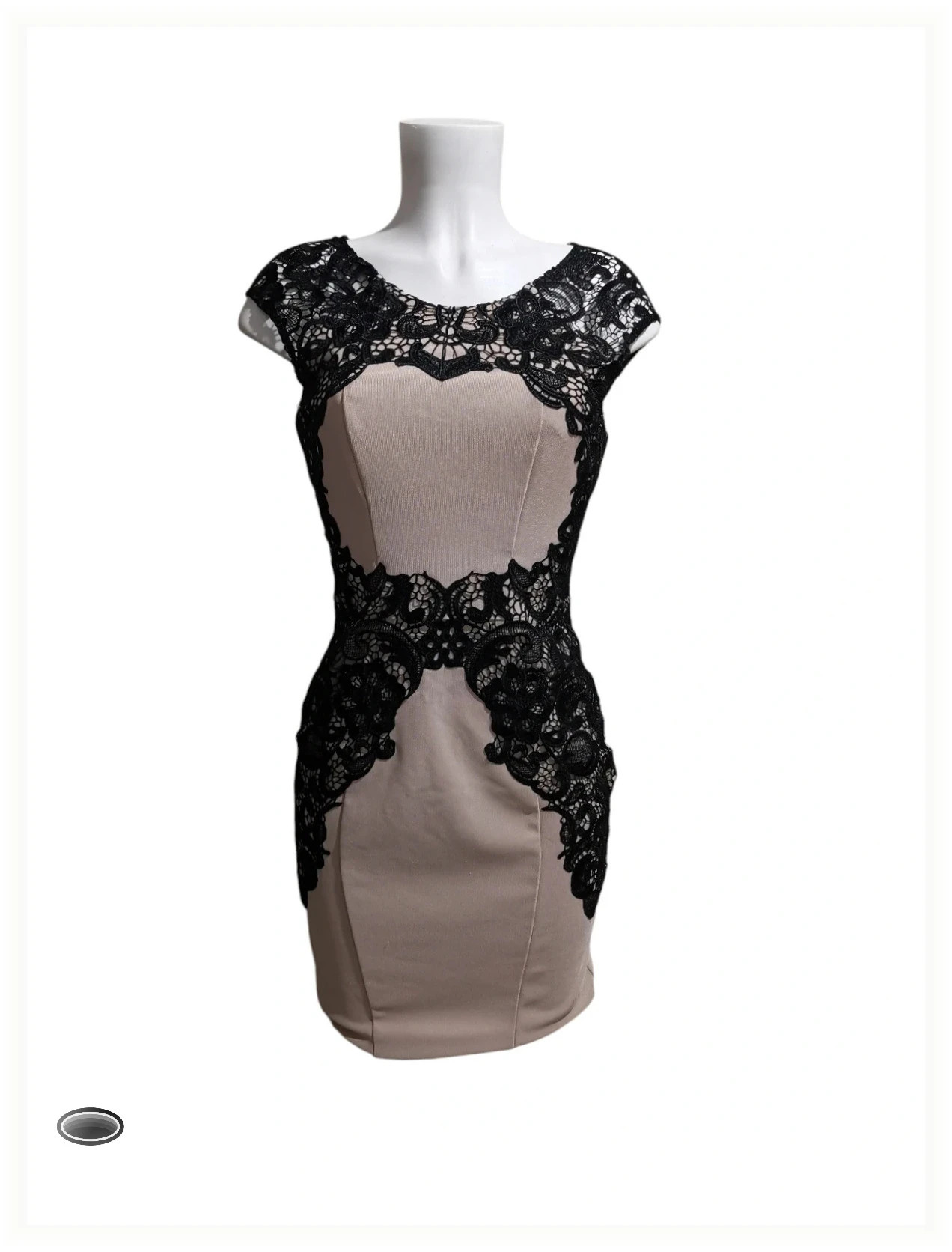 très belle robe taille s lipsy london