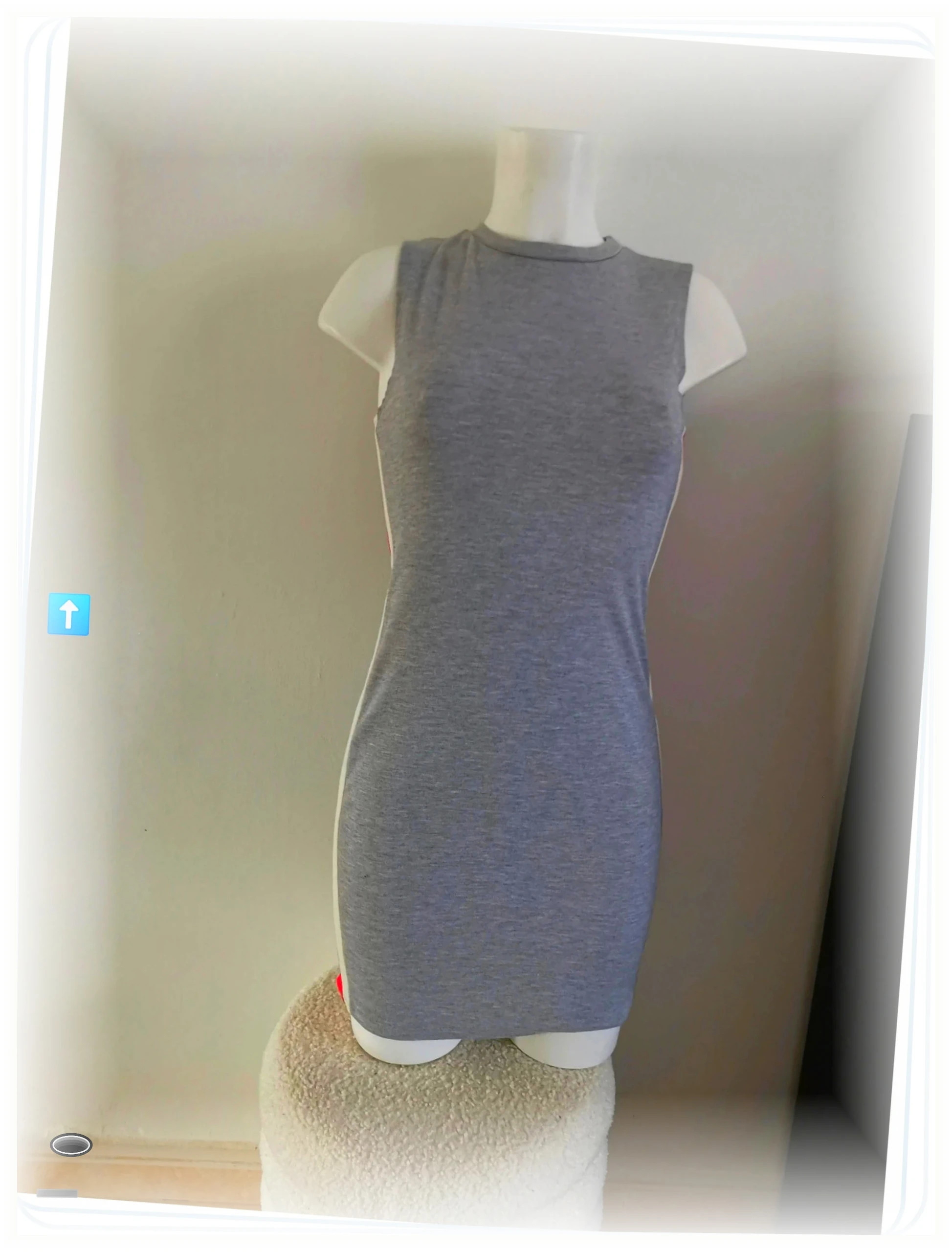 très belle robe taille s pull&bear