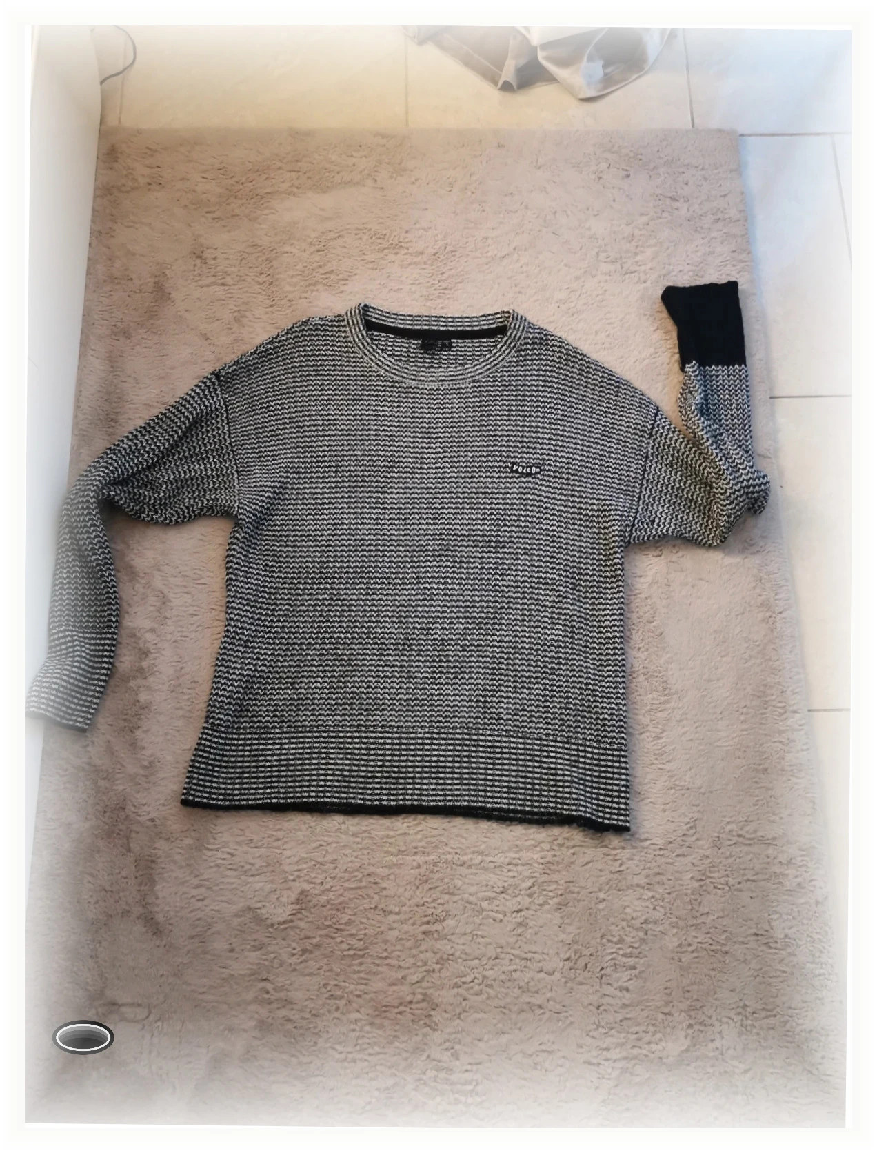 pull volcom taille xs noir blanc