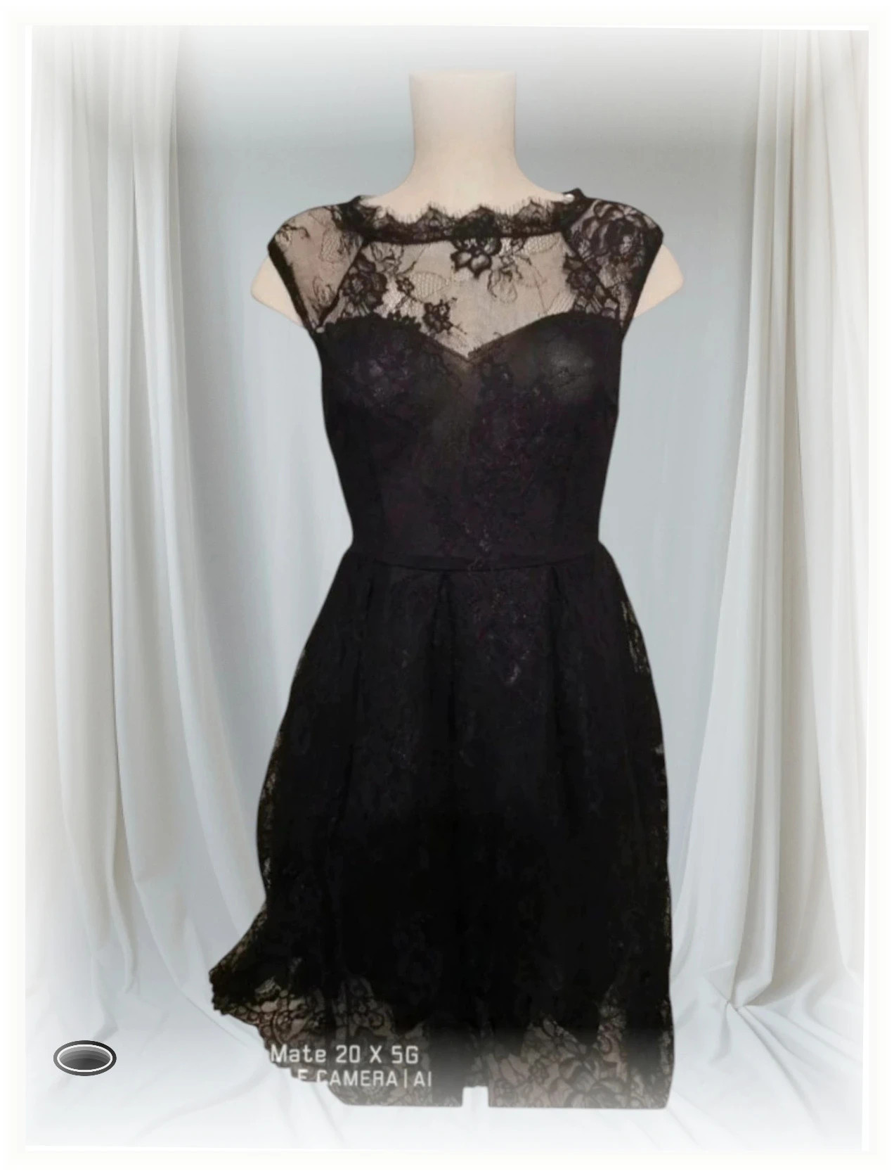 très belle robe taille s noir dentelle