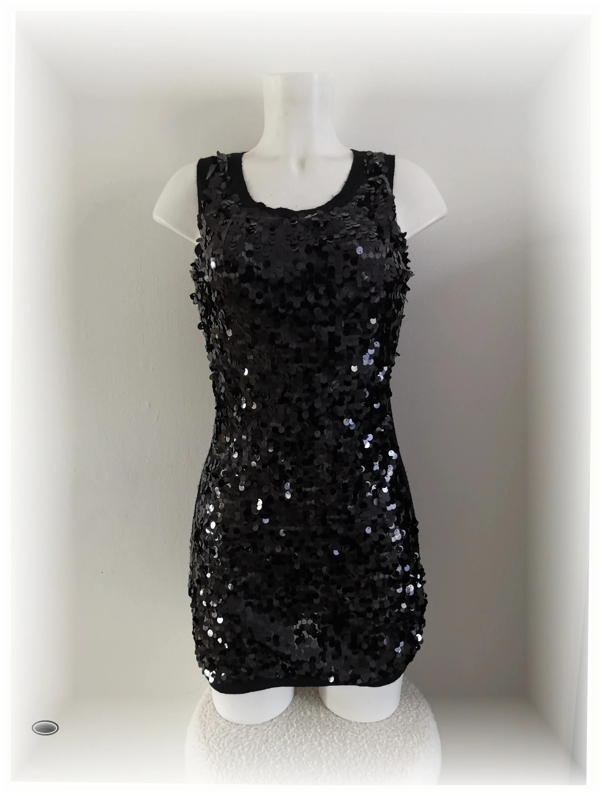 très belle robe taille s la city pour les fêtes envoi le jour même