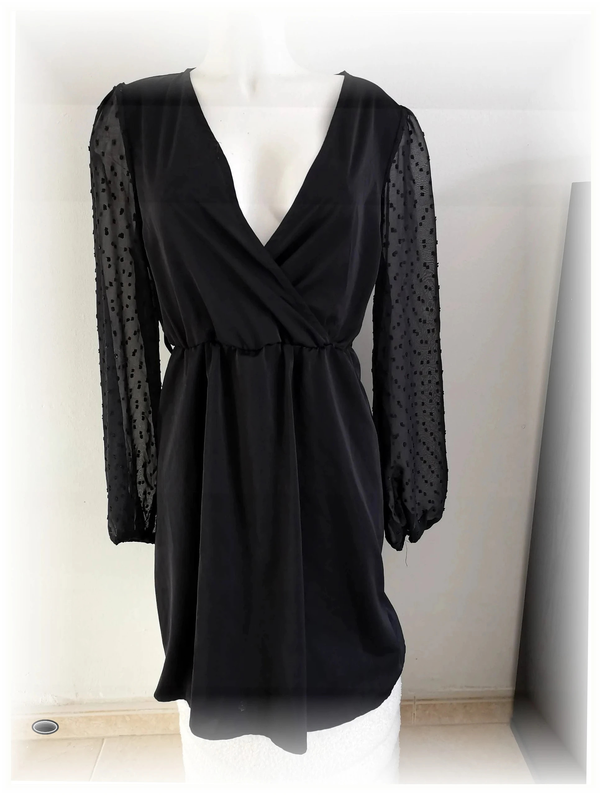 très belle robe noir taille L manche dentelle à pois – taille L / 40 / 12 2
