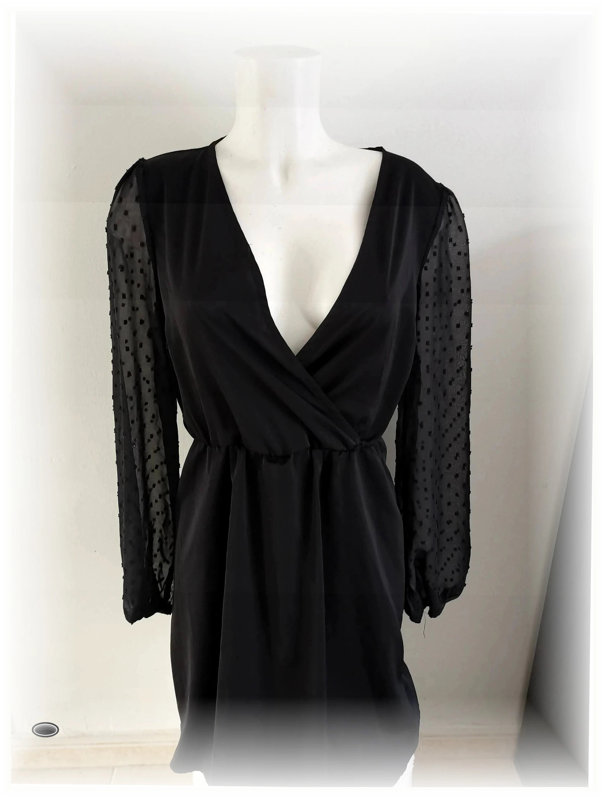 très belle robe noir taille L manche dentelle à pois – taille L / 40 / 12 5