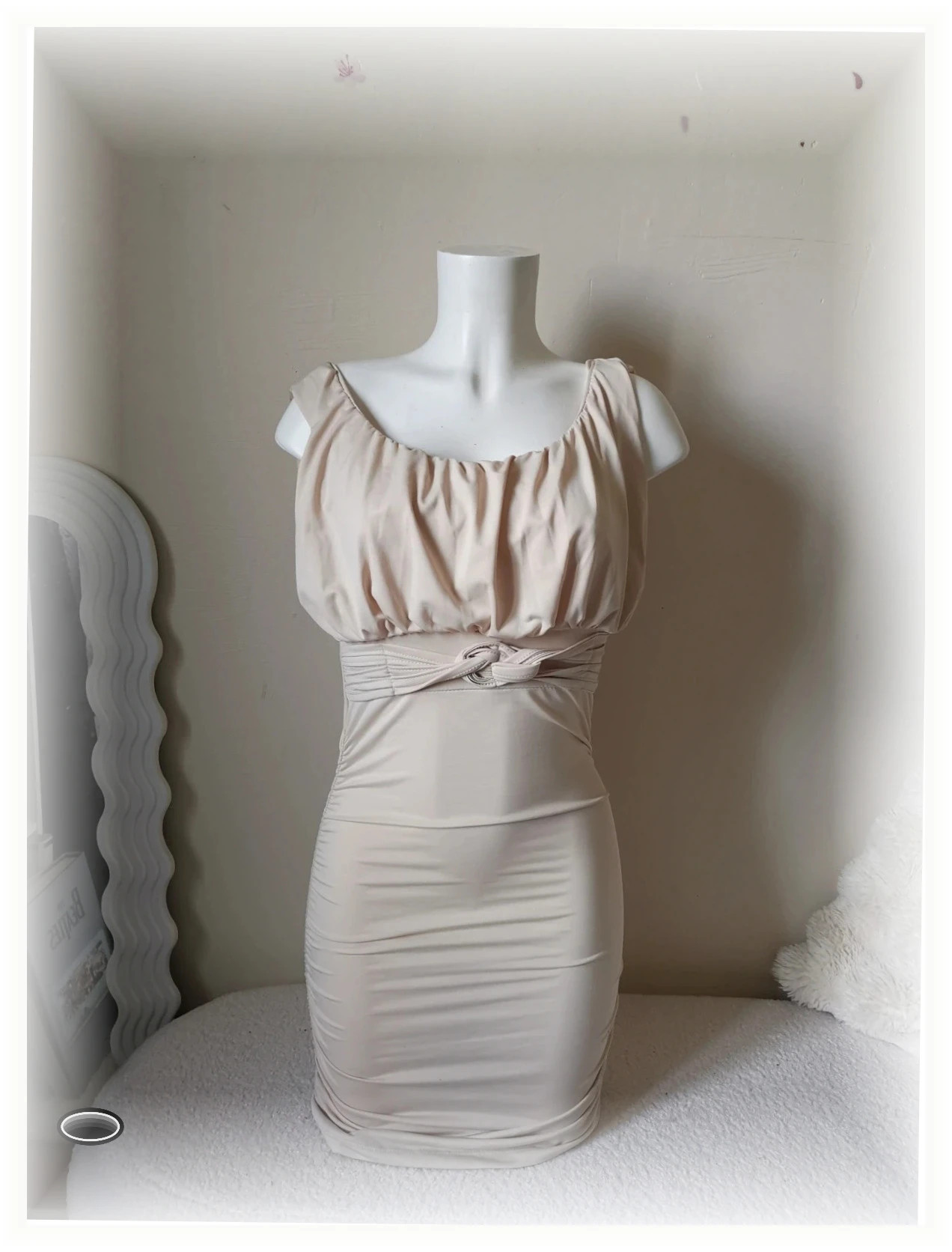 Très belle robe taille s beige – Belle – taille S / 36 / 8 2
