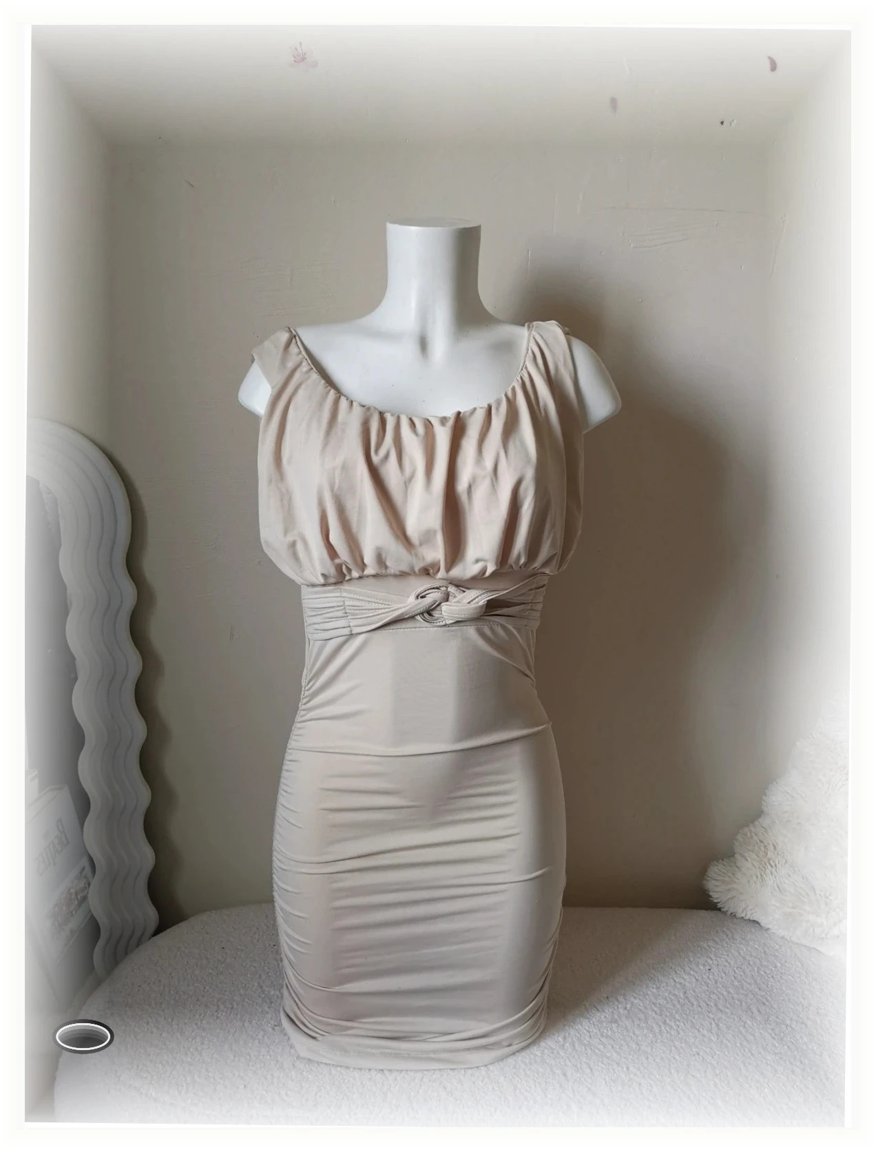 Très belle robe taille s beige