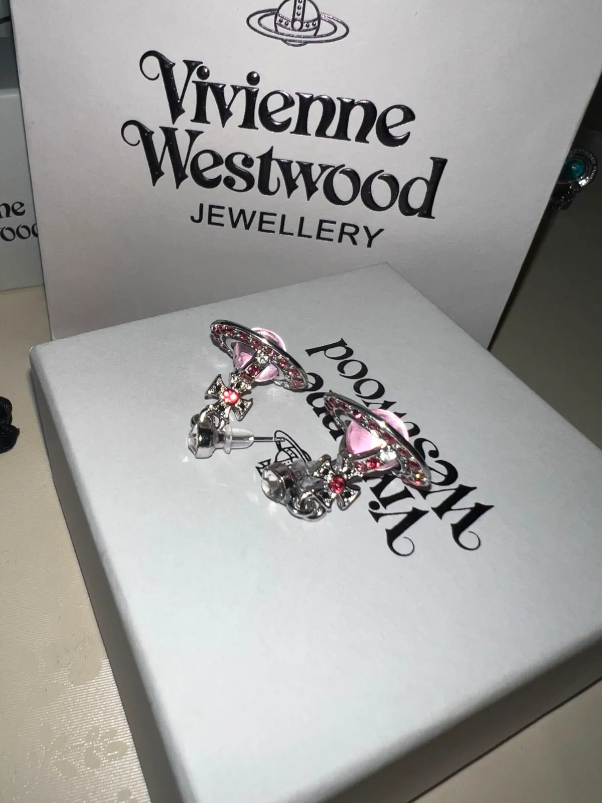 Boucles d'oreilles Vivienne Westwood rose strass 2
