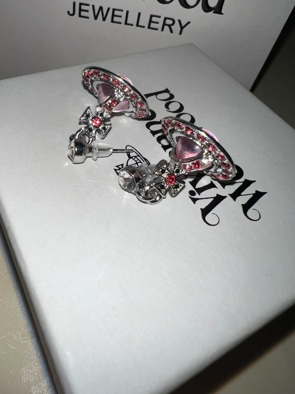 Boucles d'oreilles Vivienne Westwood rose strass 4