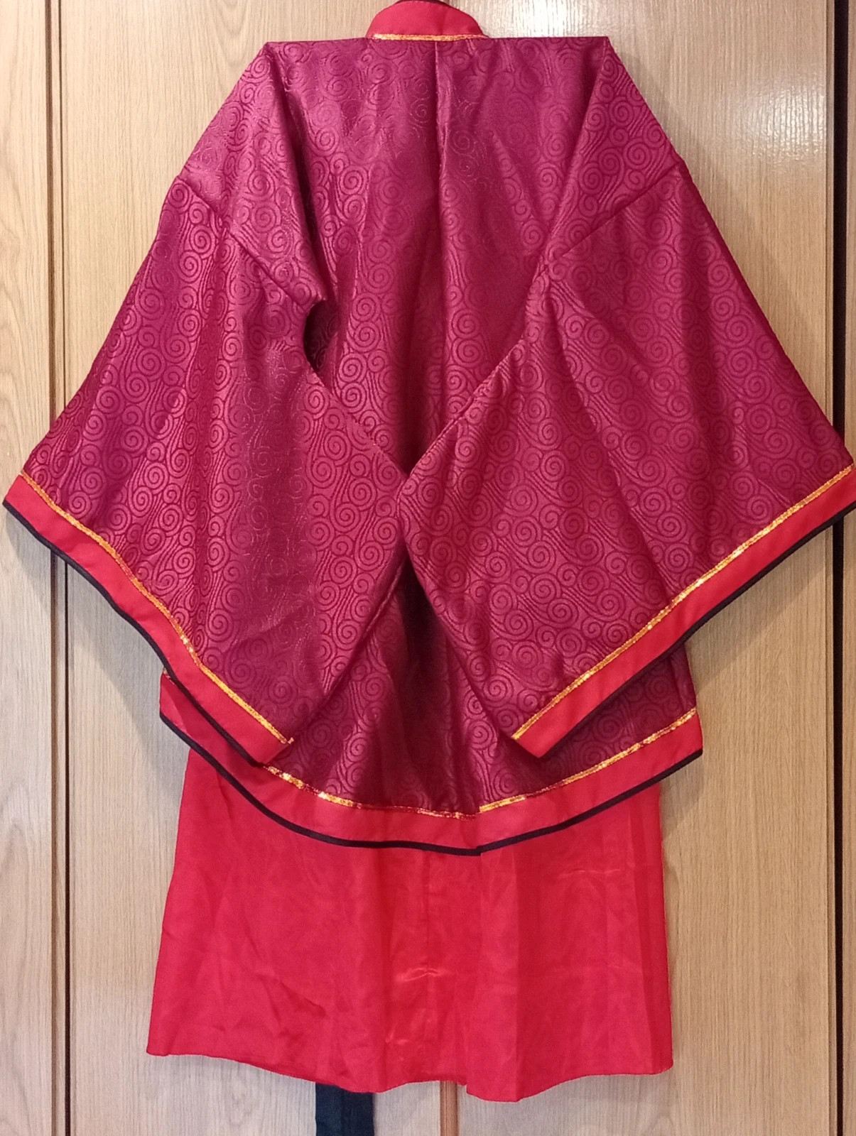 Red & burgundy oriental/Asian-style outfit. Size M. – taille M / 38 / 10 2