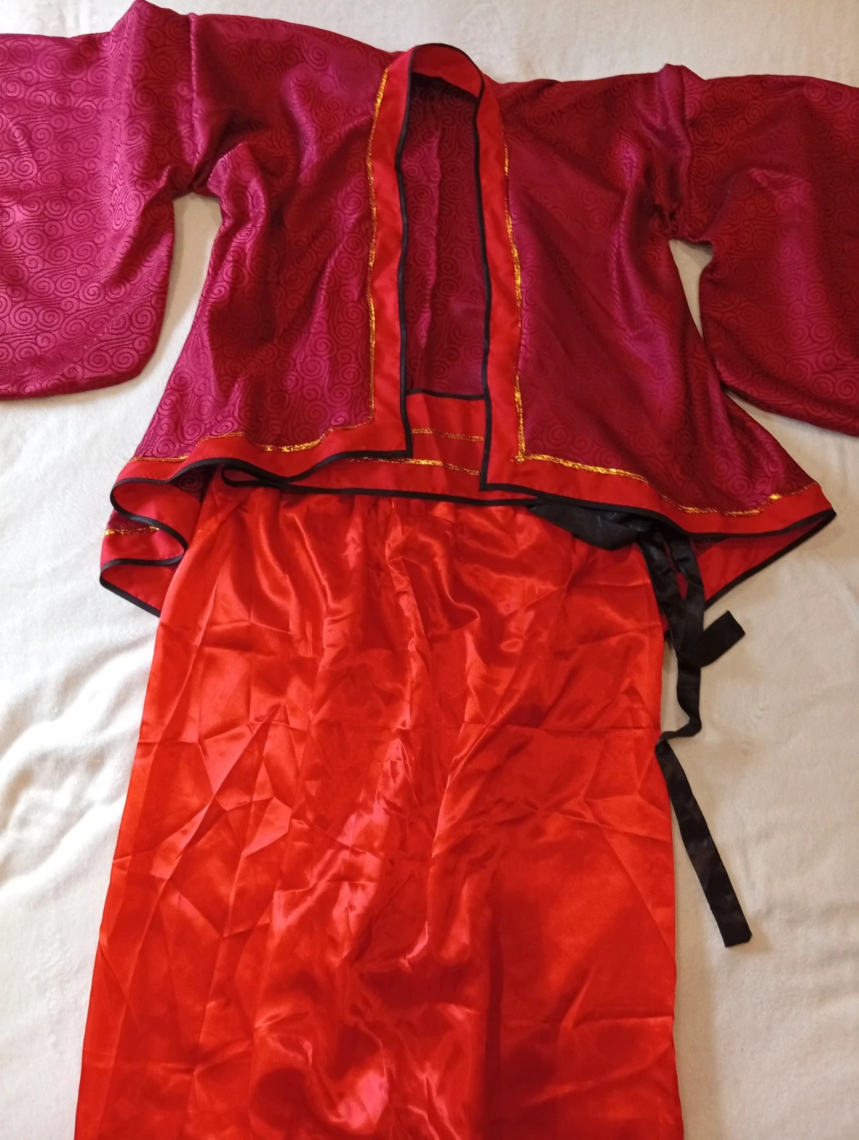 Red & burgundy oriental/Asian-style outfit. Size M. – taille M / 38 / 10 3