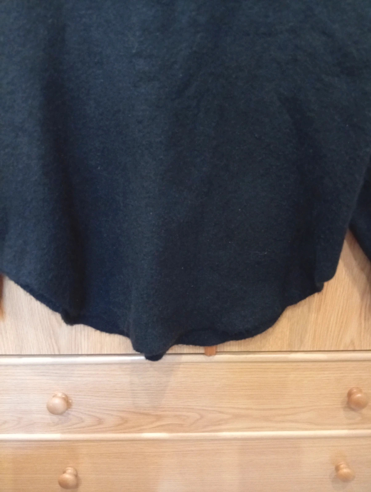 Jersey de cuello redondo, manga larga y diseño clásico. El bajo es ancho y redondeado. – taille L / 40 / 12 3
