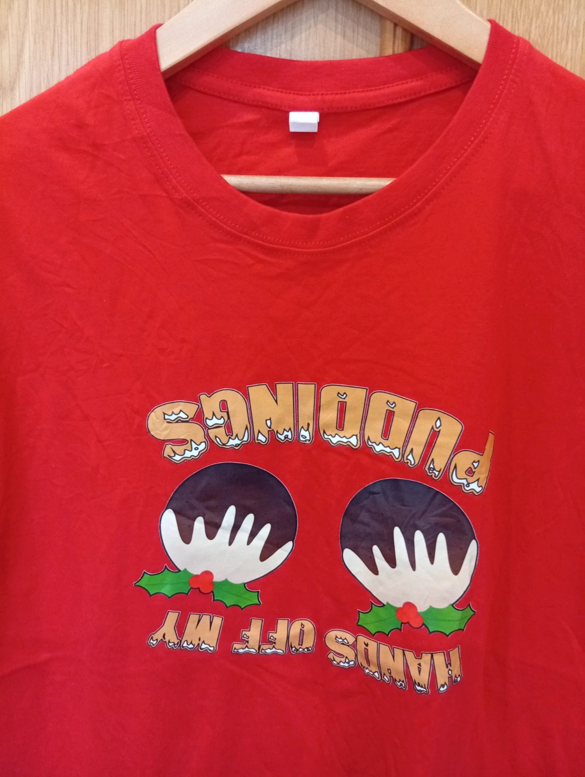 Red short-sleeve T-shirt with a fun Christmas-themed print – taille L 2