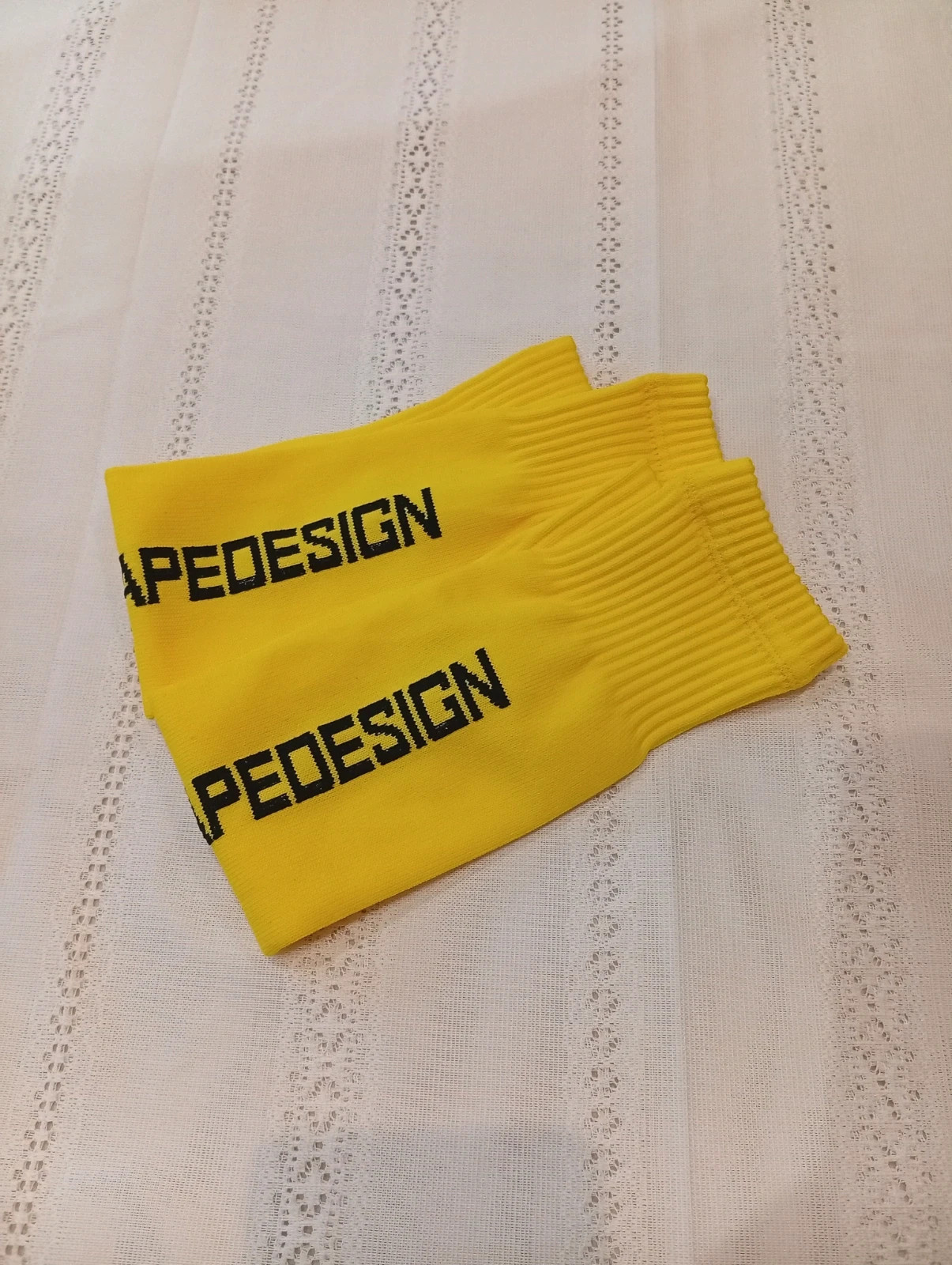 New Tapedesign yellow sports protectors, never worn – TAPEDESIGN 2