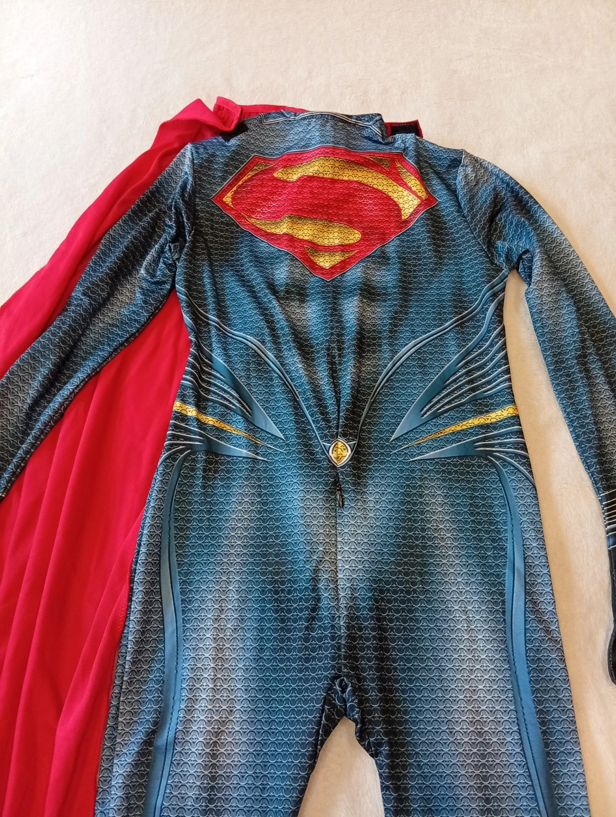 Superman costume – size 120 Complete jumpsuit with red cape and Superman design – taille 5 ans / 110 cm 3