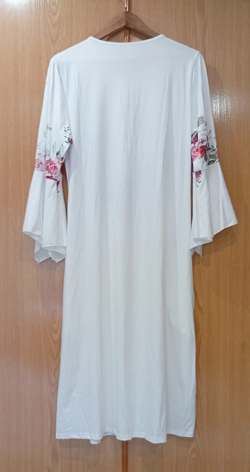 Long white floral dress/tunic – Size M. Wide 3/4 sleeves. With pockets. – taille M / 38 / 10 2