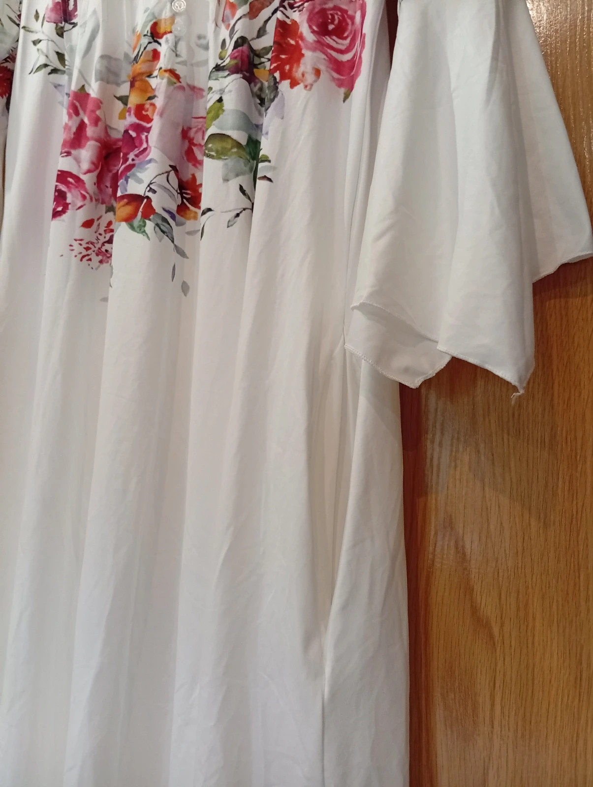 Long white floral dress/tunic – Size M. Wide 3/4 sleeves. With pockets. – taille M / 38 / 10 4