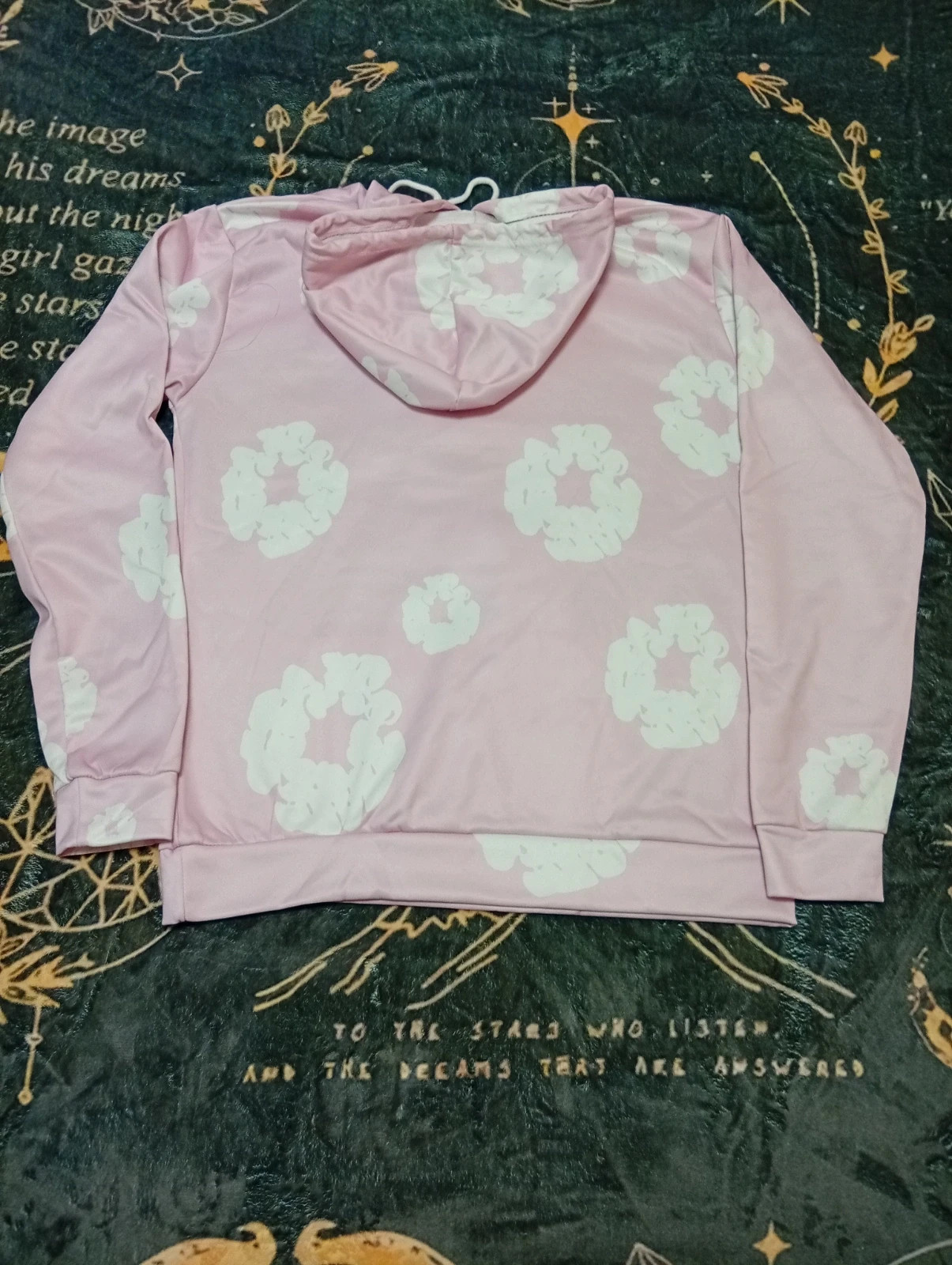 Beautiful pastel pink hoodie with a white floral print, Size M – taille M 2