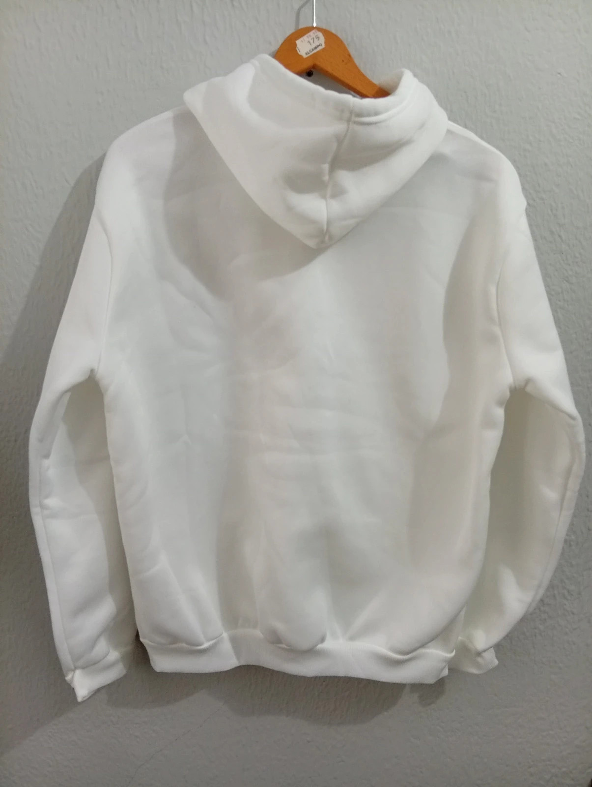 White hoodie with a cute black heart print on the chest, size S – taille S / 36 / 8 3