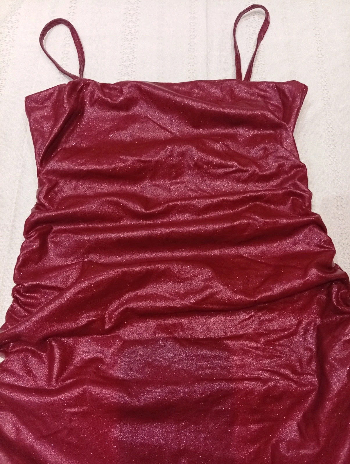 Shiny Burgundy Ruched Dress with Ruffle – Size XS – taille XS / 34 / 6 3