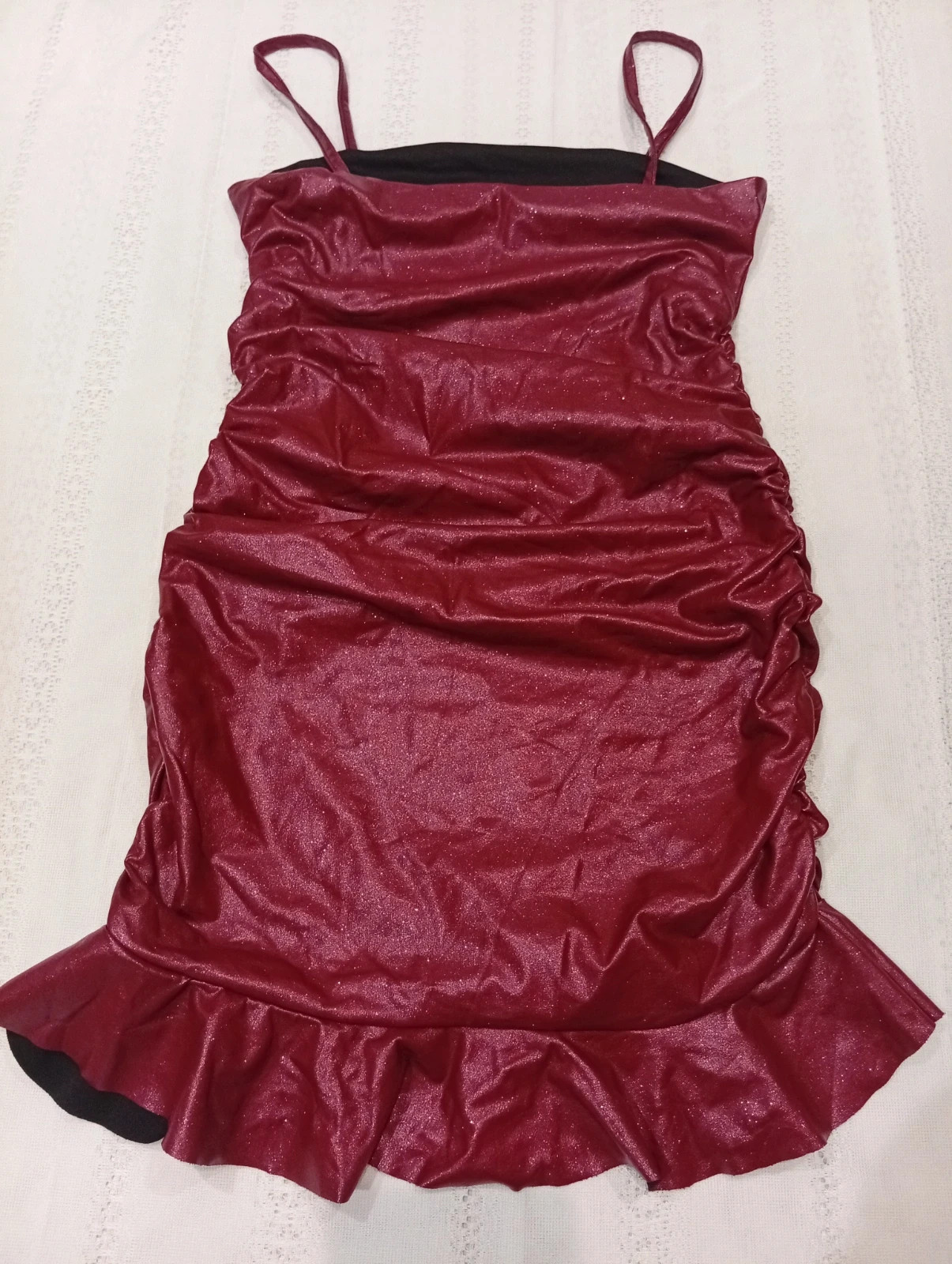 Shiny Burgundy Ruched Dress with Ruffle – Size XS – taille XS / 34 / 6 2