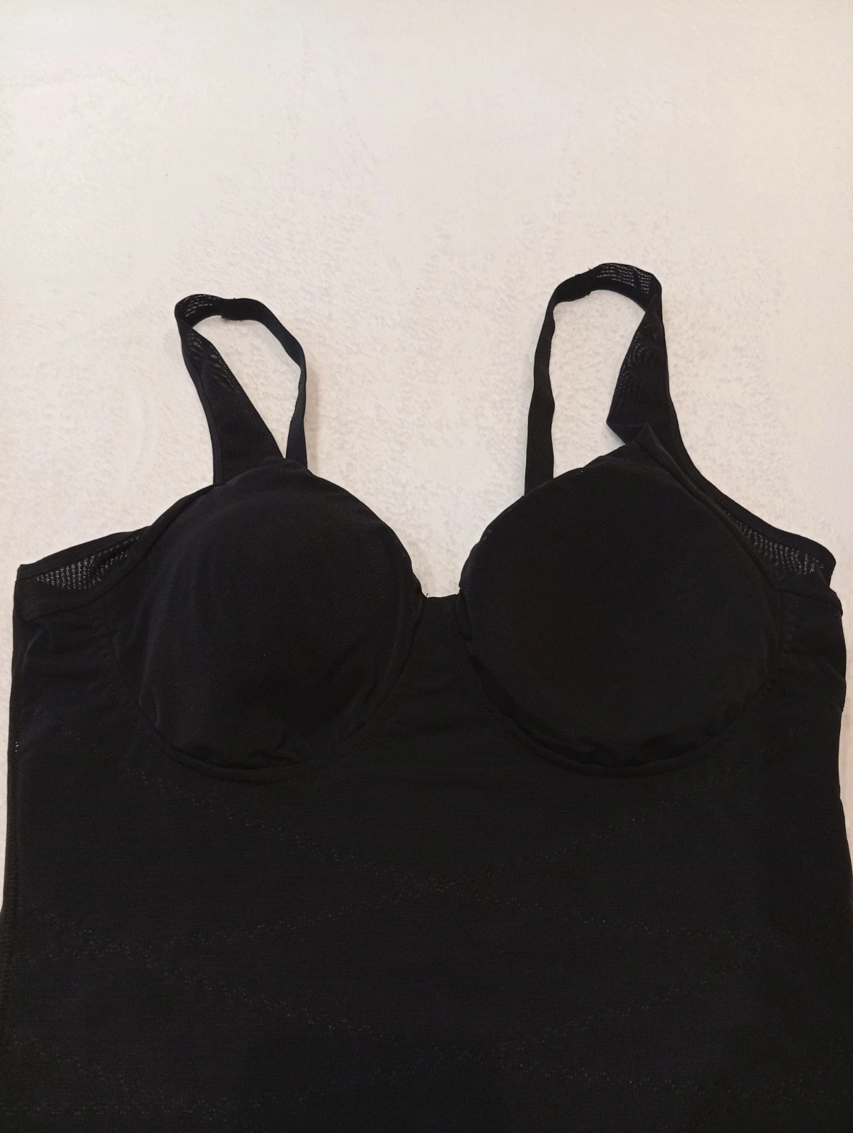 Black shaping bodysuit with cups. Size XL – taille XL / 42 / 14 4