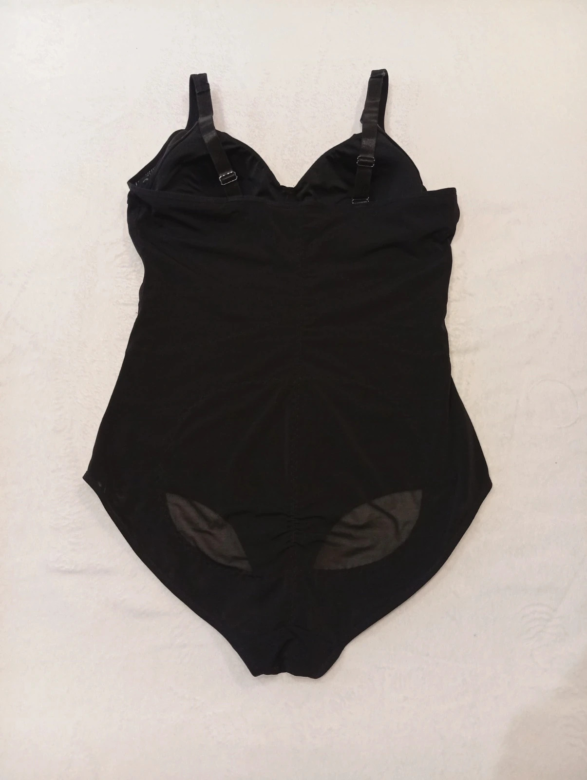Black shaping bodysuit with cups. Size XL – taille XL / 42 / 14 2