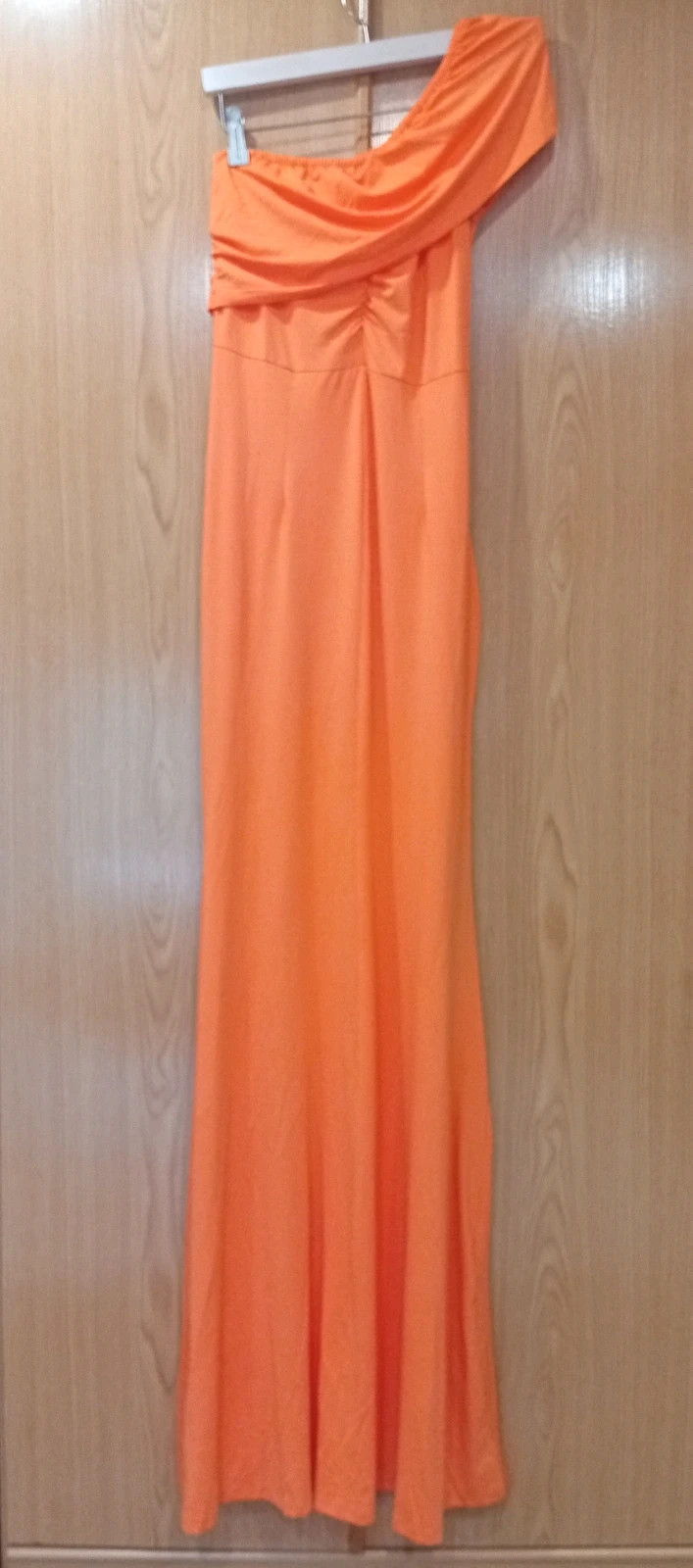 Long orange/coral maxi dress, size M.One-shoulder design with a beautiful draped neckline – taille M / 38 / 10 2