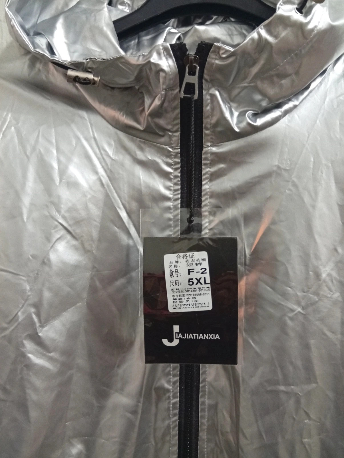 Silver metallic hooded rain jacket.Lightweight, stylish and perfect for rainy days – taille XXL 5