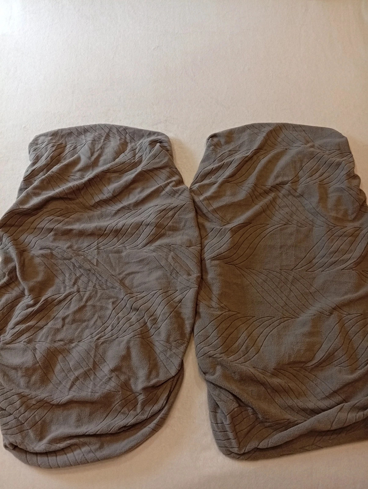 Set of 2 sofa cushion covers in grey Dimensions: 100 x 45 cm. 2