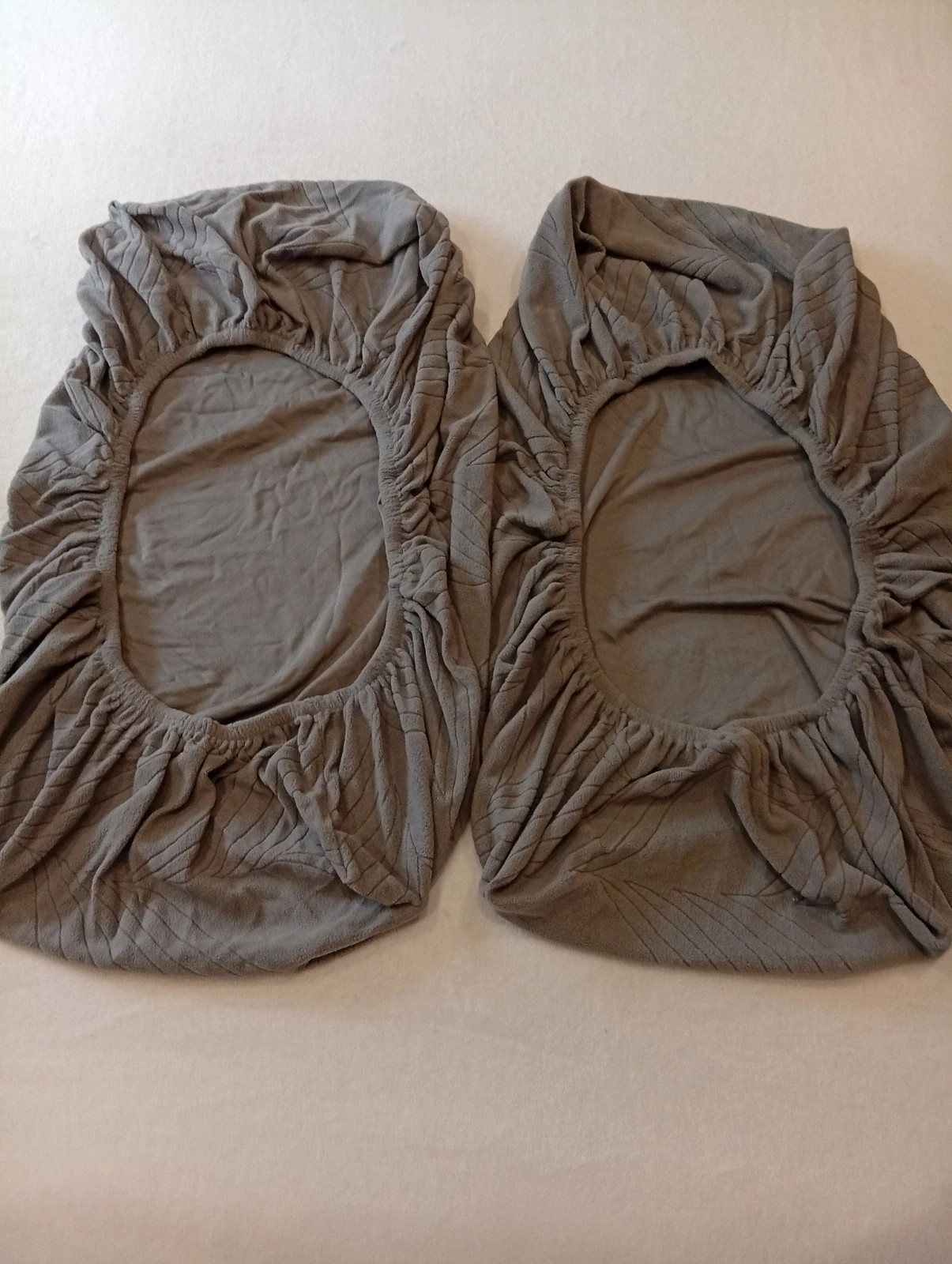 Set of 2 sofa cushion covers in grey Dimensions: 100 x 45 cm.