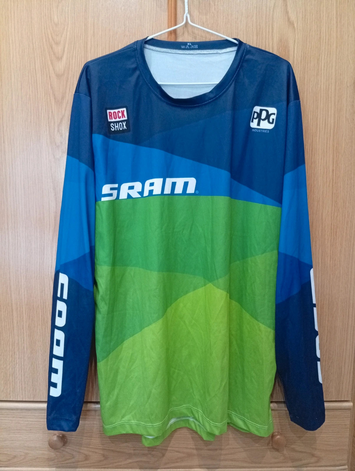 SRAM long sleeve MTB jersey. Perfect for MTB, Enduro, DH and Trail riding