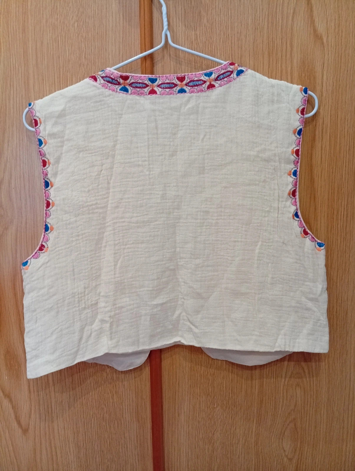 Floral Embroidered Boho Vest. Perfect for boho outfits, festivals, dresses or jeans – taille S / 36 / 8 3