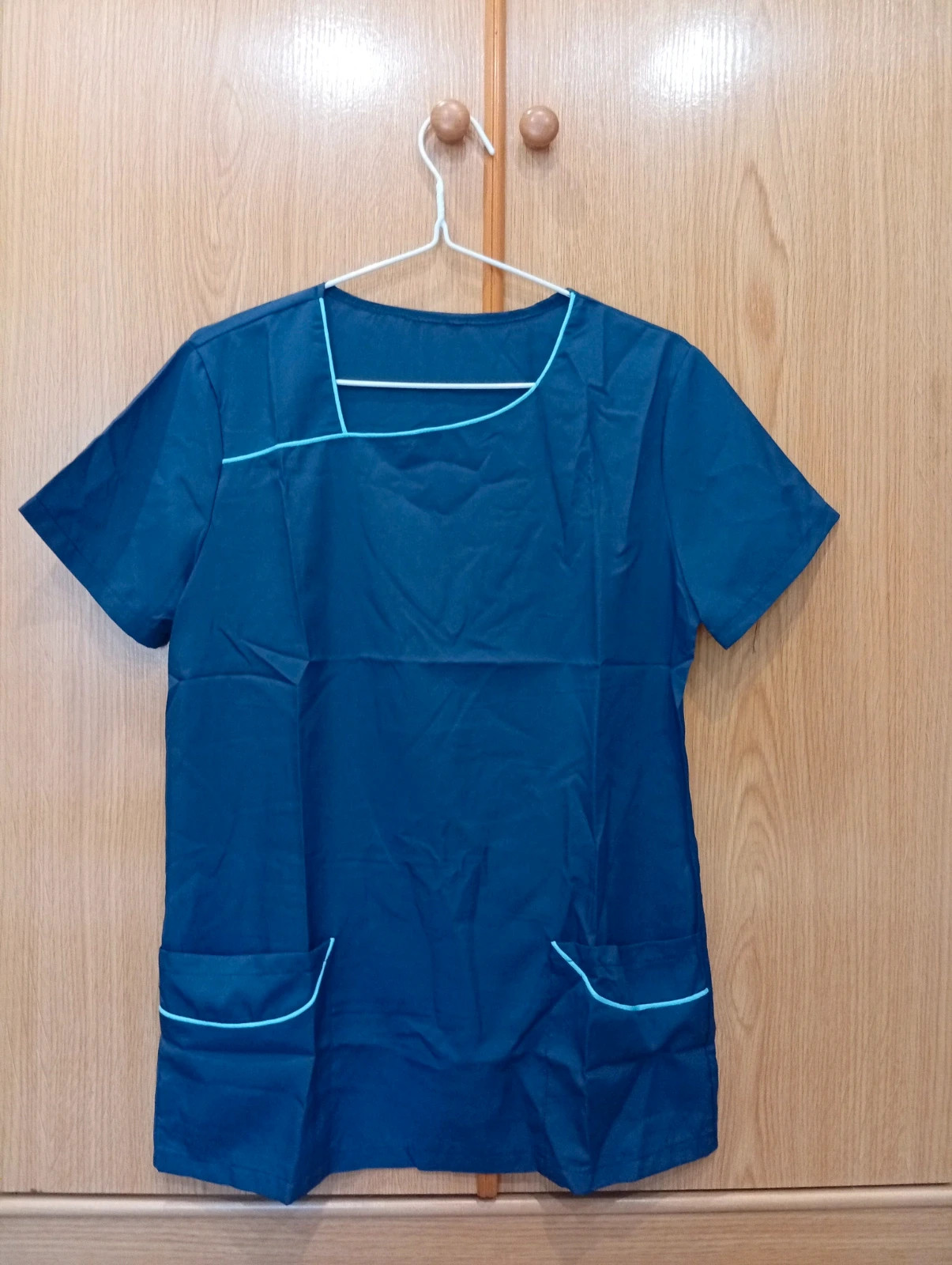 Medical Scrub Top – Size M Navy blue with turquoise trim – taille M / 38 / 10 3