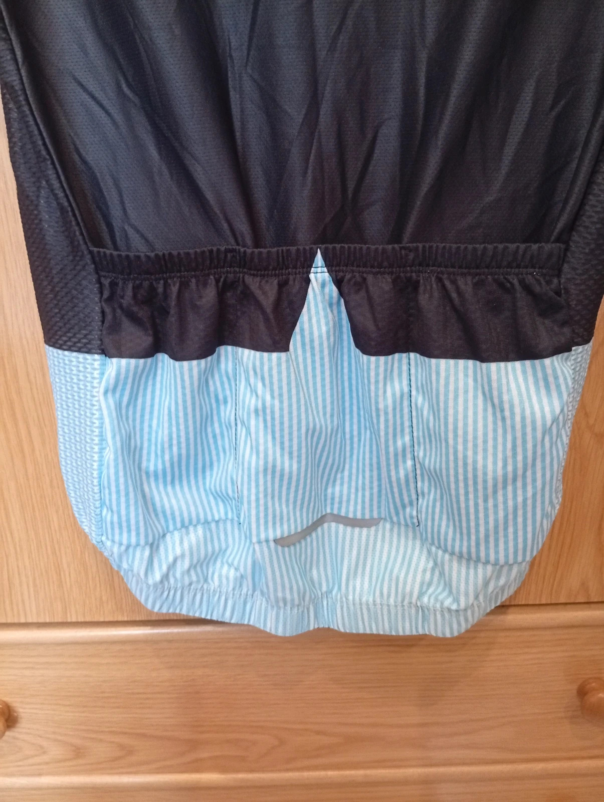 Stylish cycling jersey with a unique tuxedo and tie design. Size M – Cycling – taille M 4