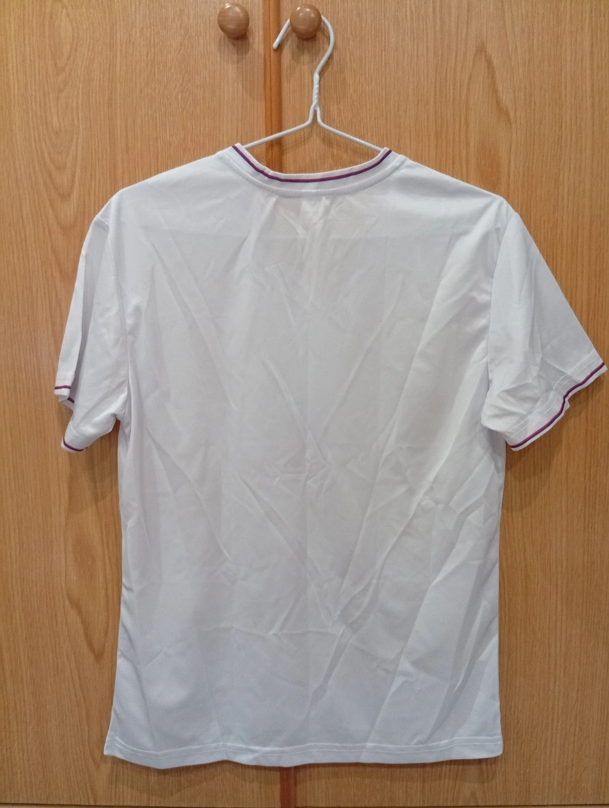 White Olympique Lyonnais jersey featuring the club crest size S. – taille S 2