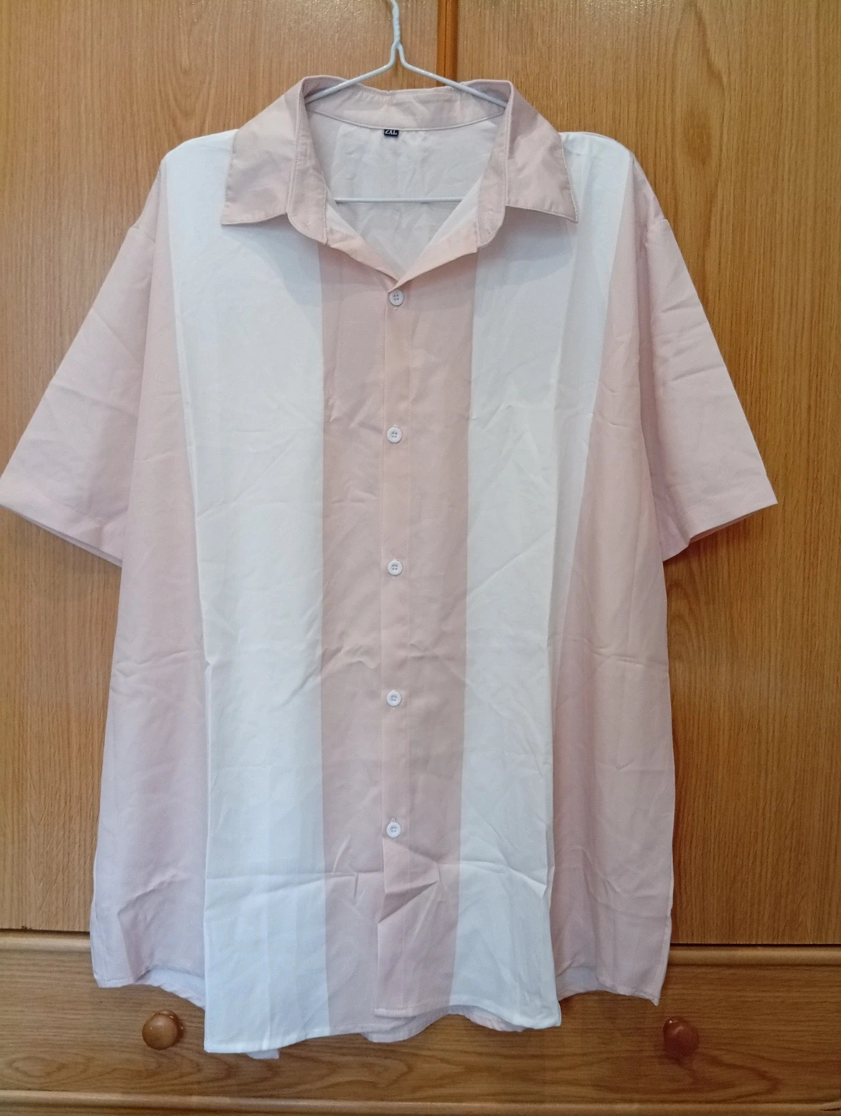 Stylish short-sleeve shirt in white and light pink vertical stripes. – taille XXL